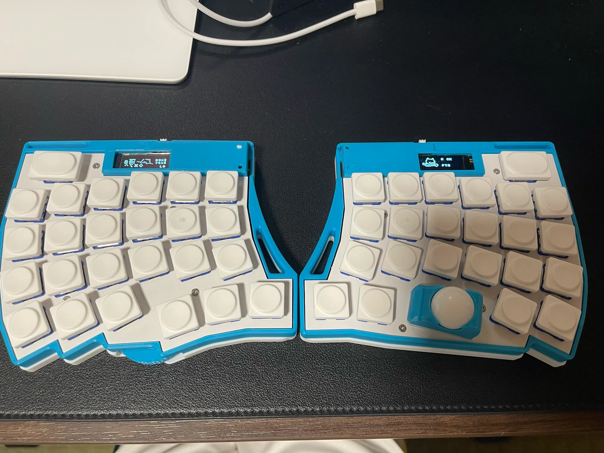 トラボ付き無線分割キーボード『LoTom』を買った話|根本貴志 トラボ付き無線分割キーボード『LoTom』を買った話|根本貴志