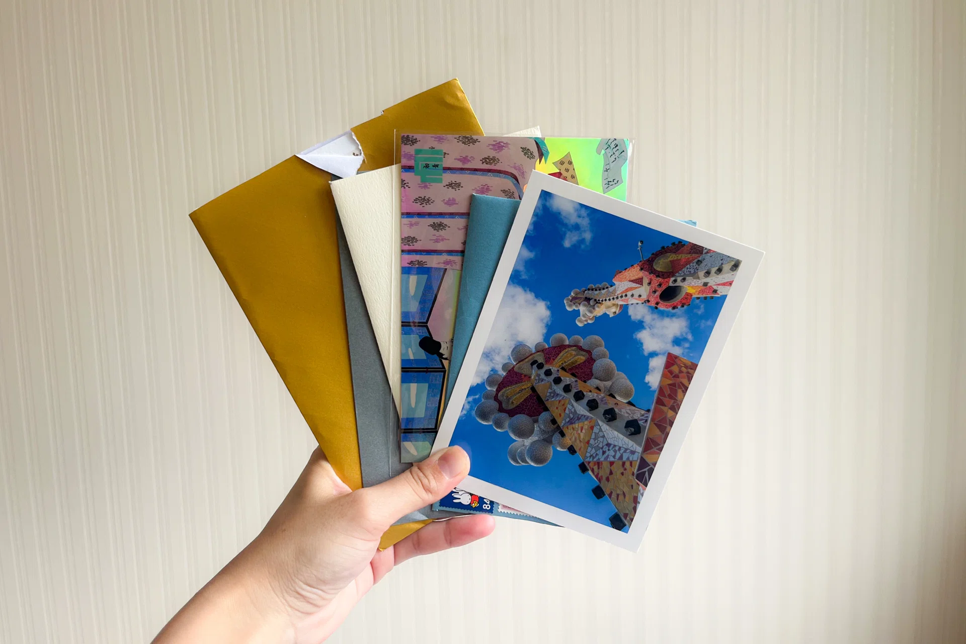 旅先で買ったポストカードで文通をする、日常の小さな楽しみ。｜ﾅｯﾂﾐ
