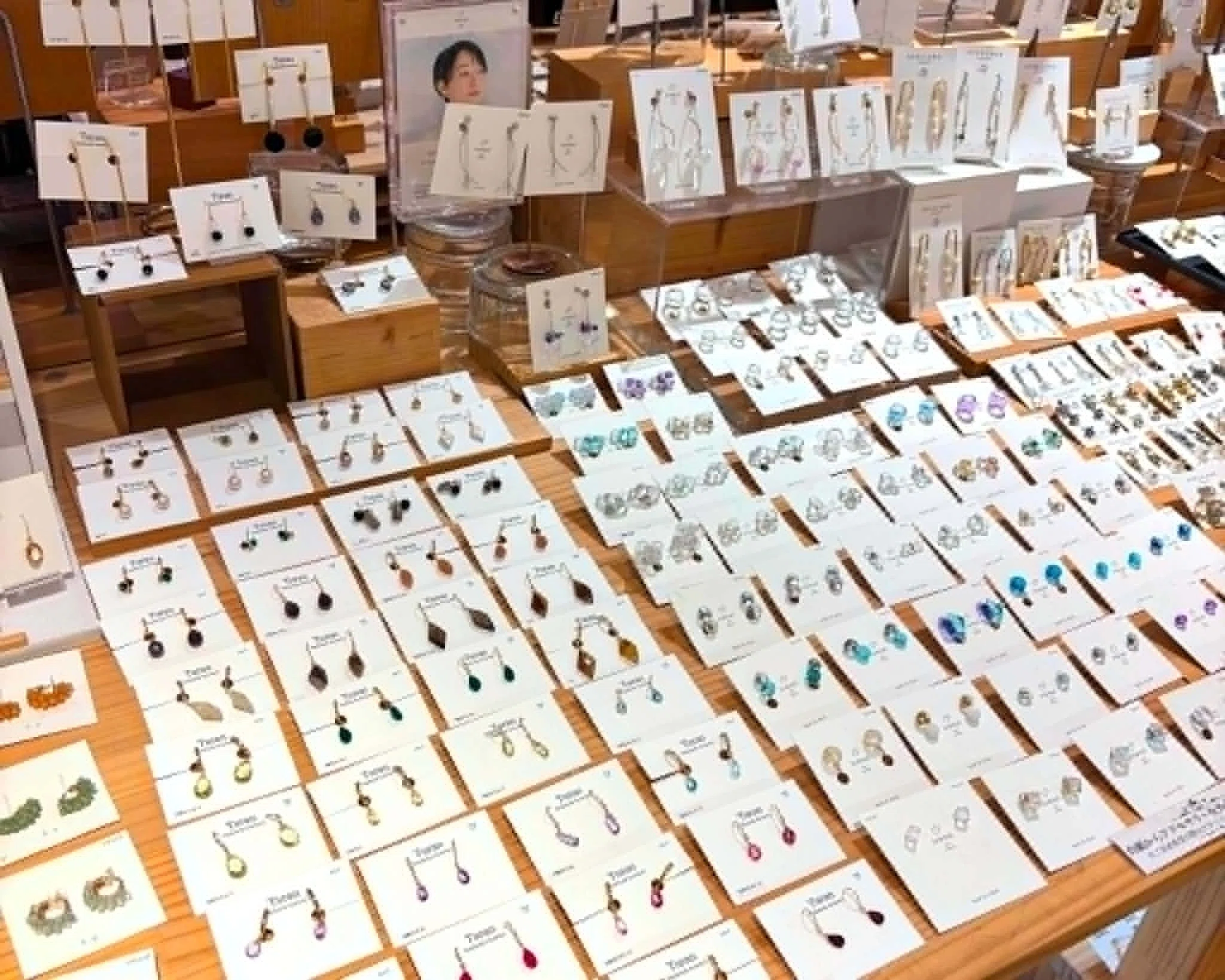 カキモノ企画】 横浜駅で見つける、とっておきのアクセサリー空間横浜