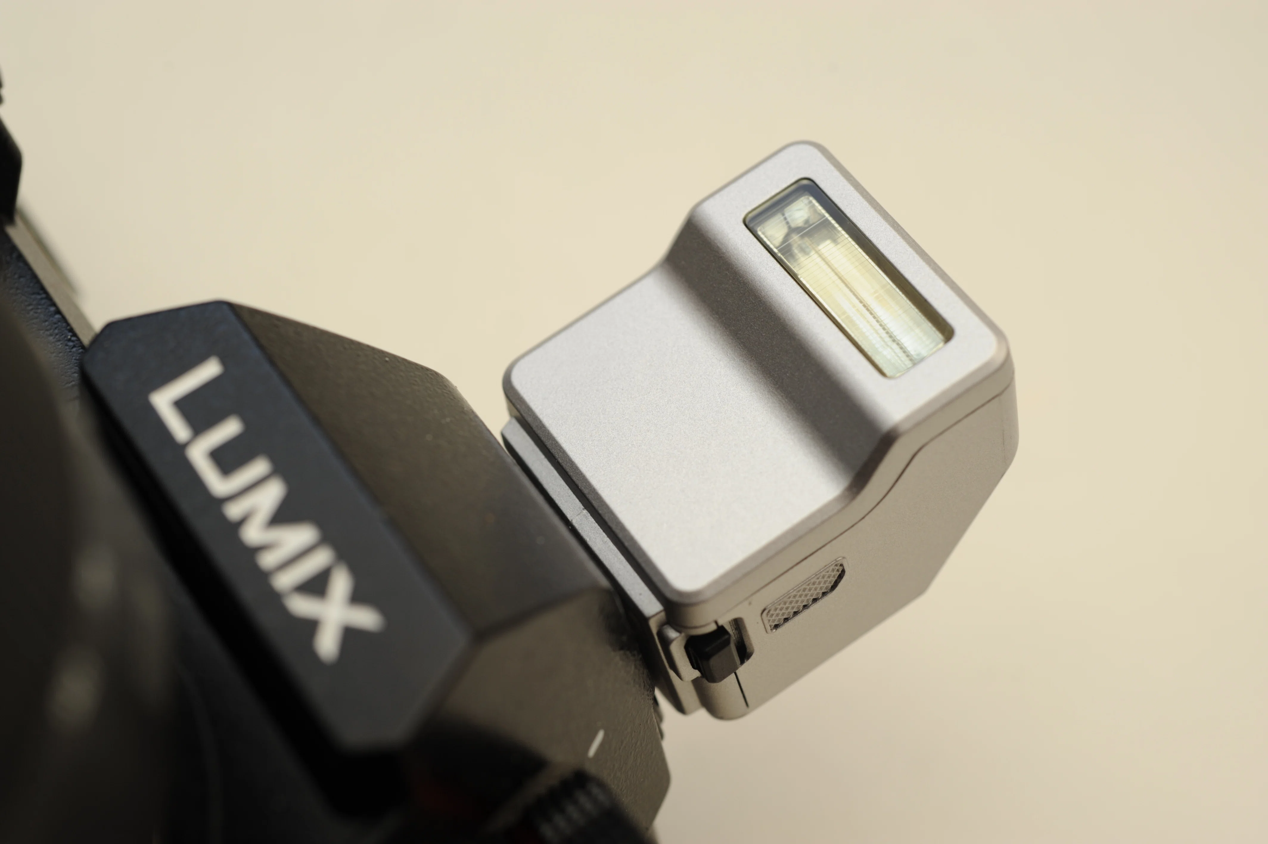 LUMIX用小型ストロボFL70を買いなおす｜生産終了／在庫残少
