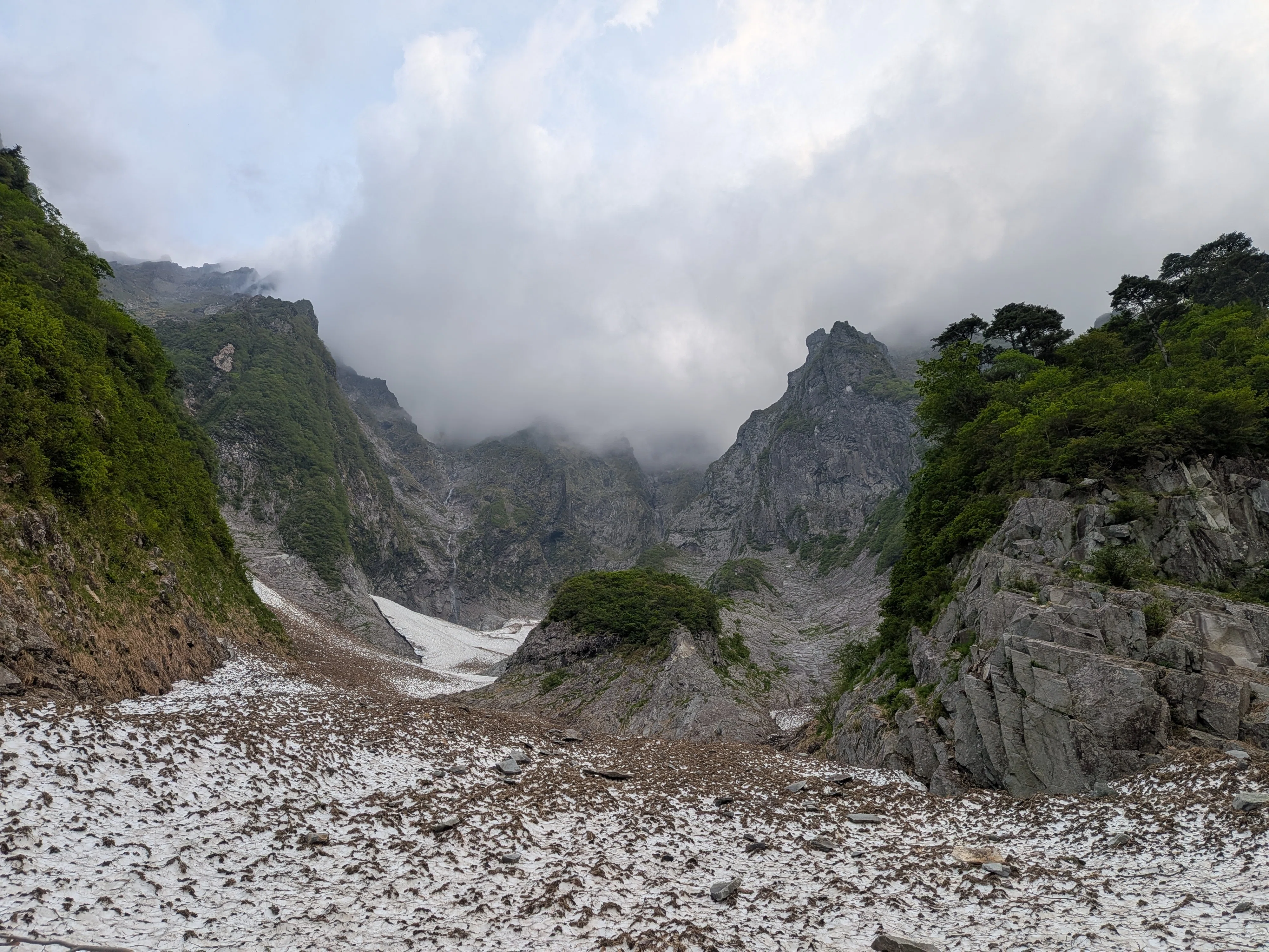 山行記録】魔の山の大岩壁へ——谷川岳・一ノ倉沢 衝立岩中央稜｜MihoT