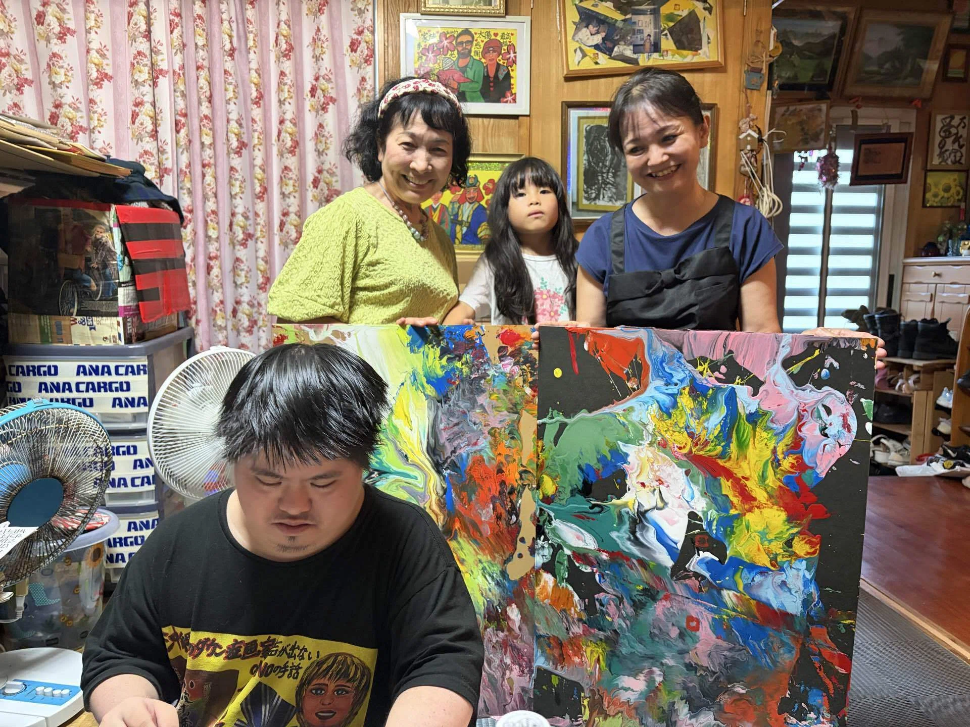 沖縄のピカソ小波津有希」幸運を呼ぶダウン症画家