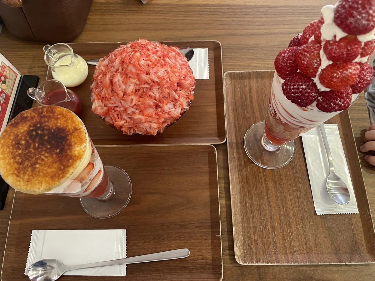 【東京・府中で楽しむ】いちごパフェ＠東京いちごカフェ｜I'mHihi