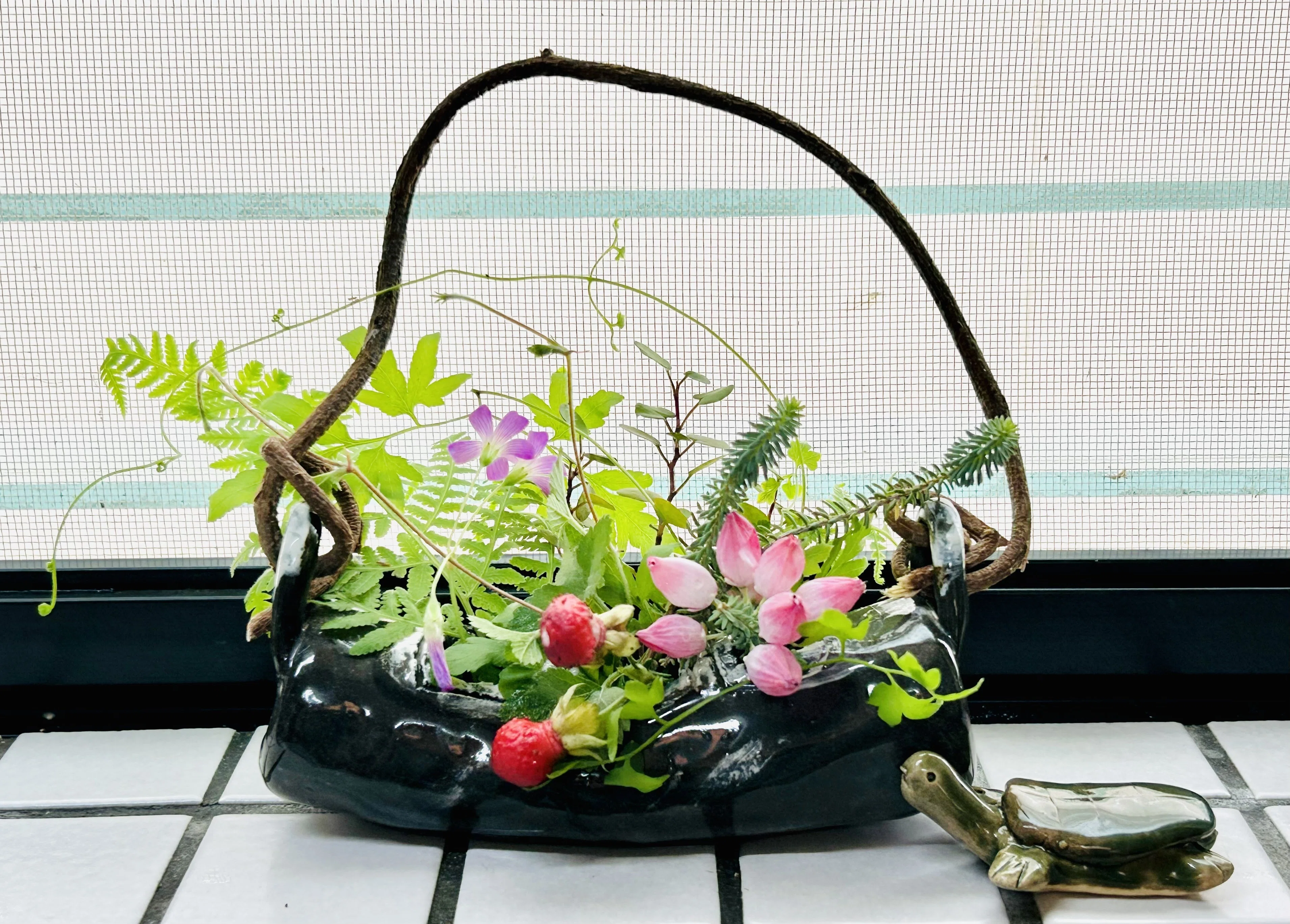 窓際ちっちゃいもんクラブ ヘビイチゴ｜アトリエりりゅ