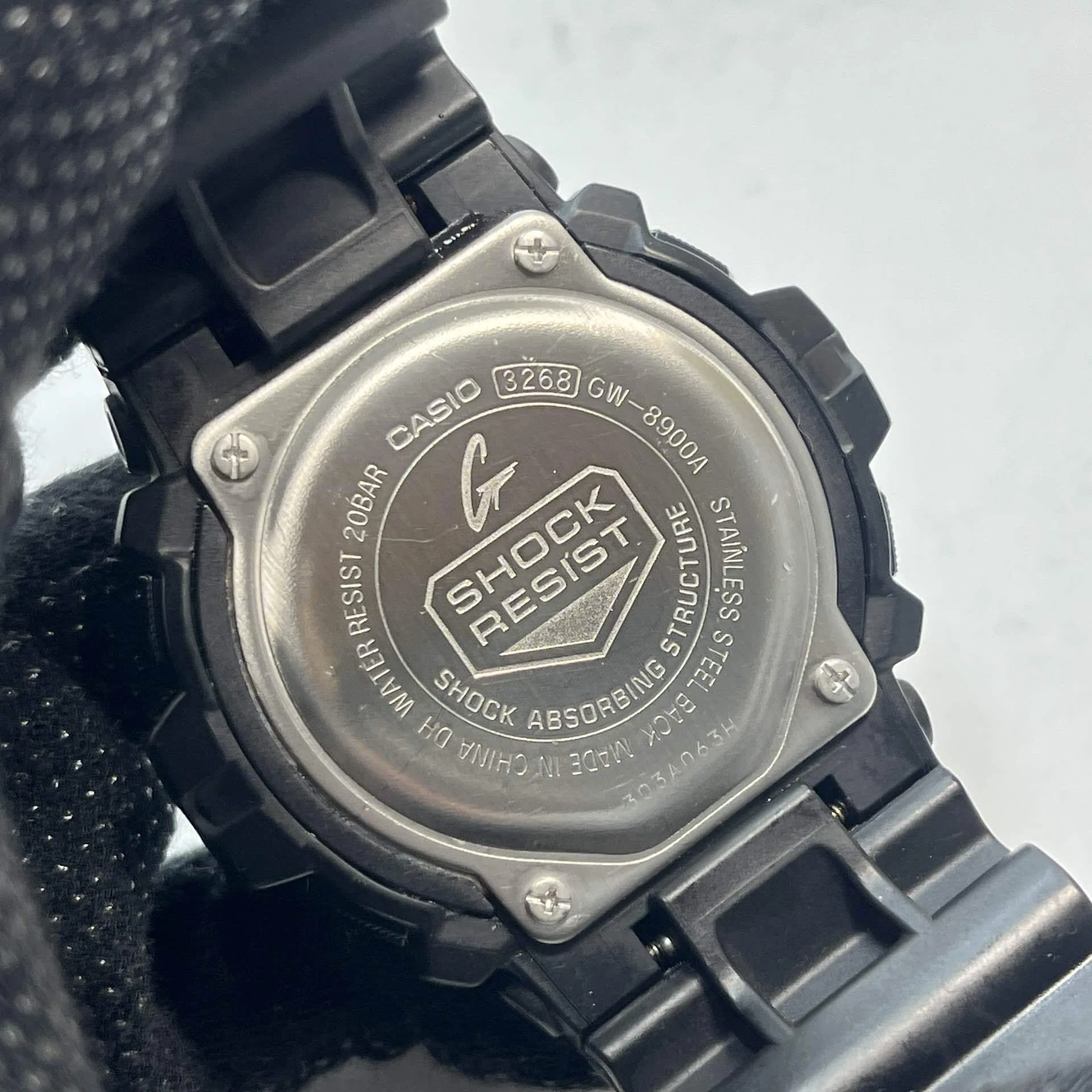 大人の実用時計レビュー】漆黒のタフネス。G-SHOCK「GW-8900A」が