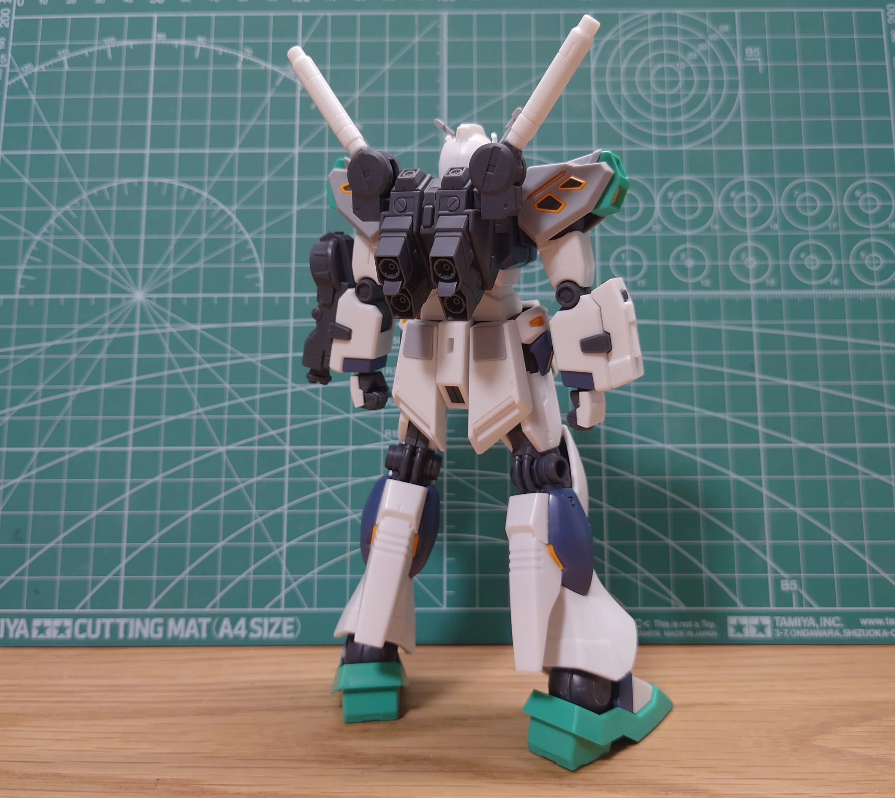HGアリュゼウス】量産型νガンダム下半身から本体完成へ！設計思想から