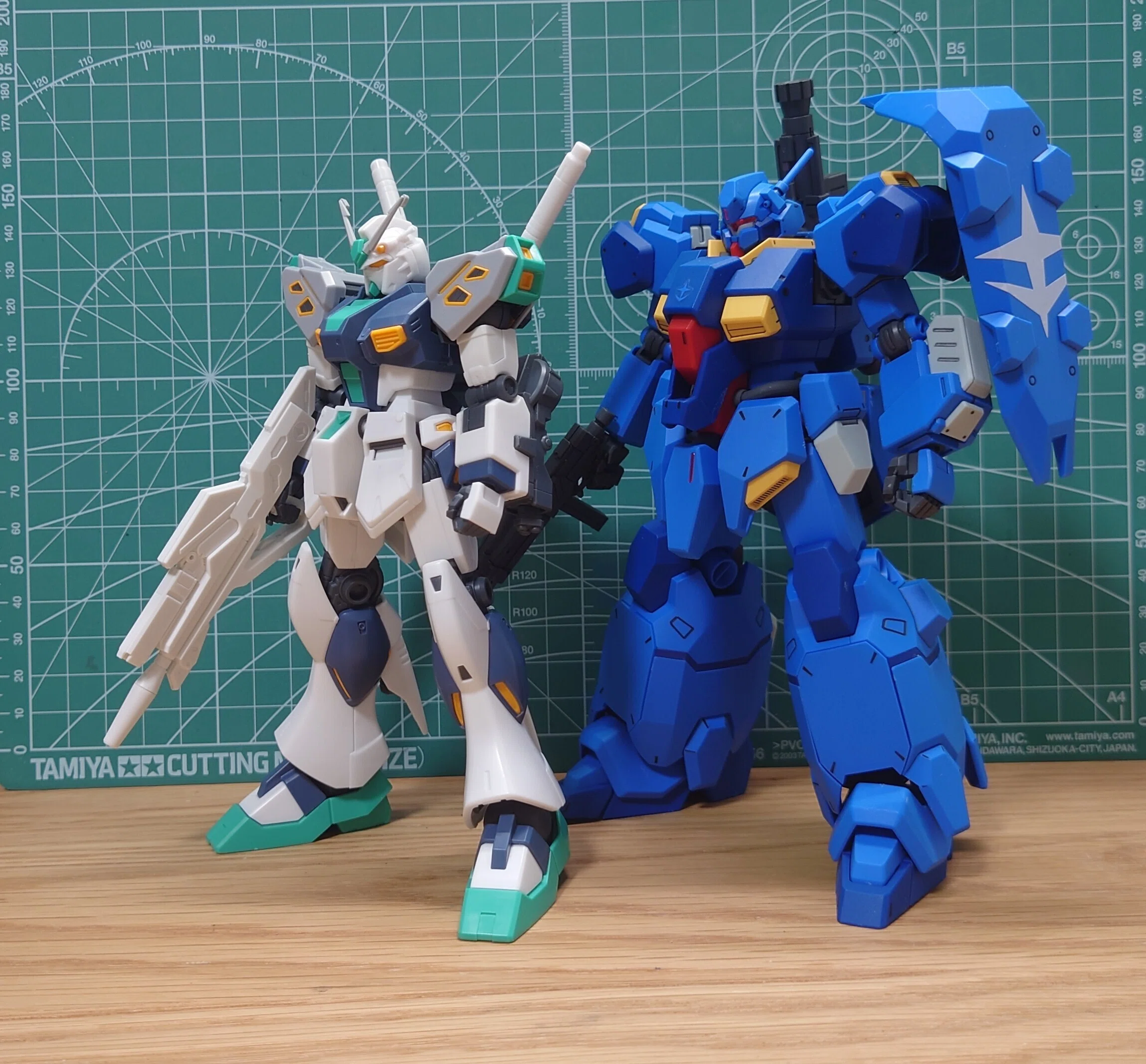 HGアリュゼウス】量産型νガンダム下半身から本体完成へ！設計思想から