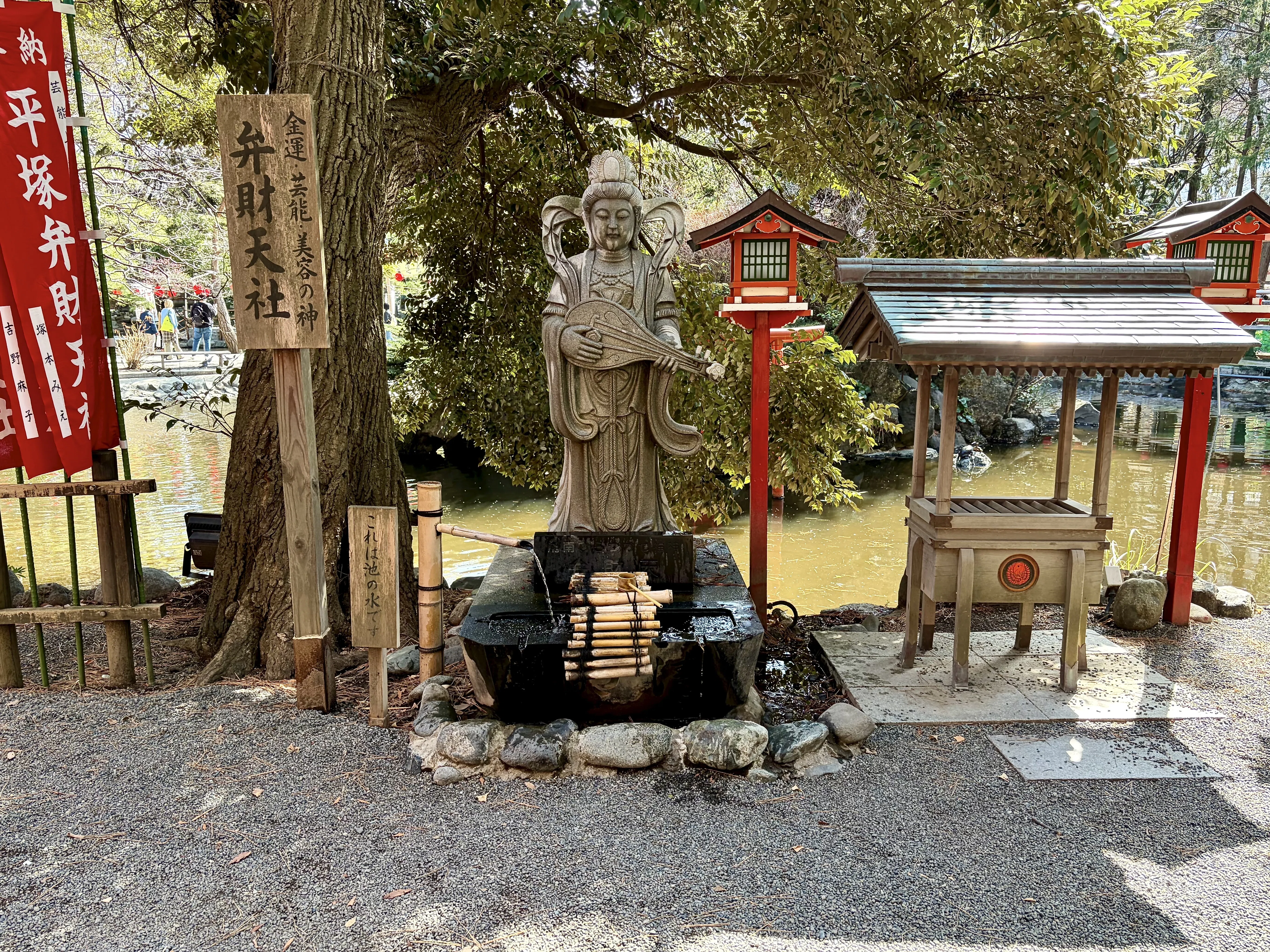 平塚八幡宮】本物の神馬、芸能人が参拝する弁財天社など｜見どころ