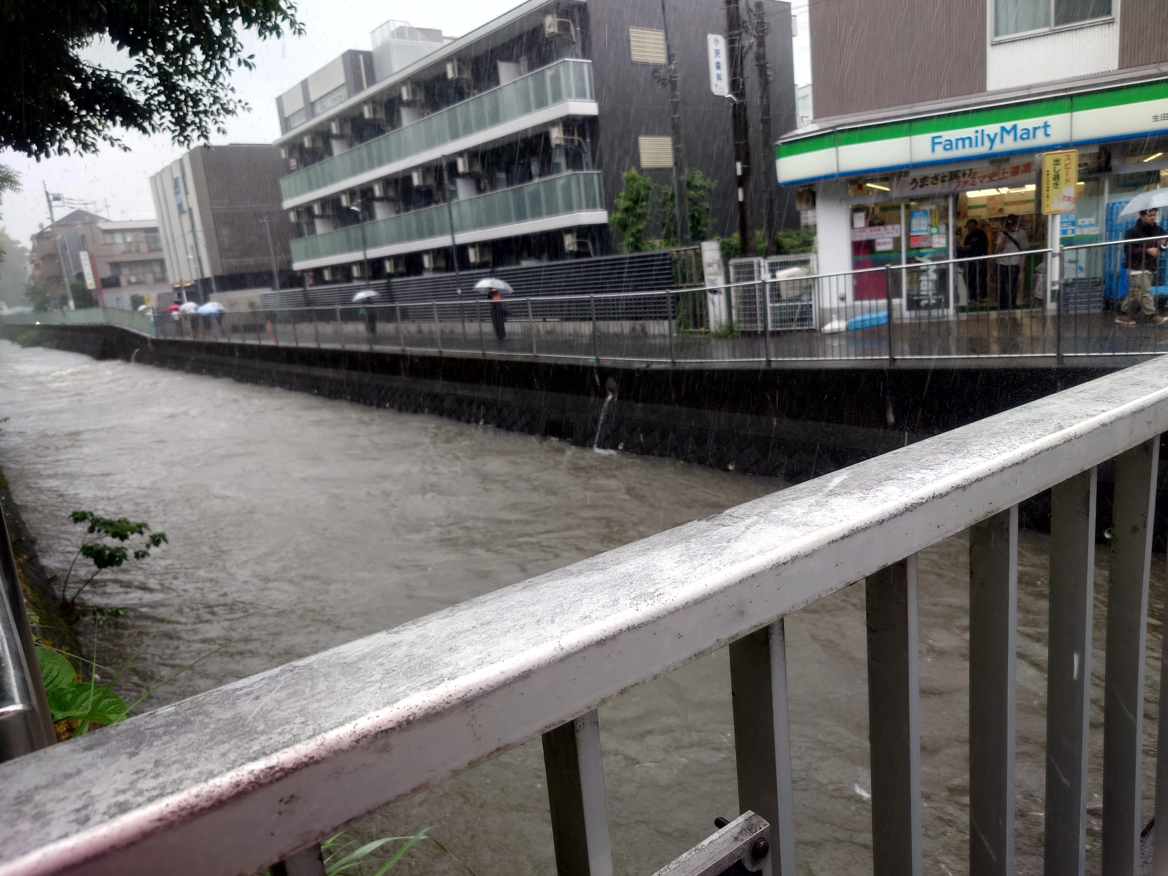 、、、がみ　リクエスト　7点＋雨の降りはじめのパリ+おまけ計9点 雨が降ろうが｜shin