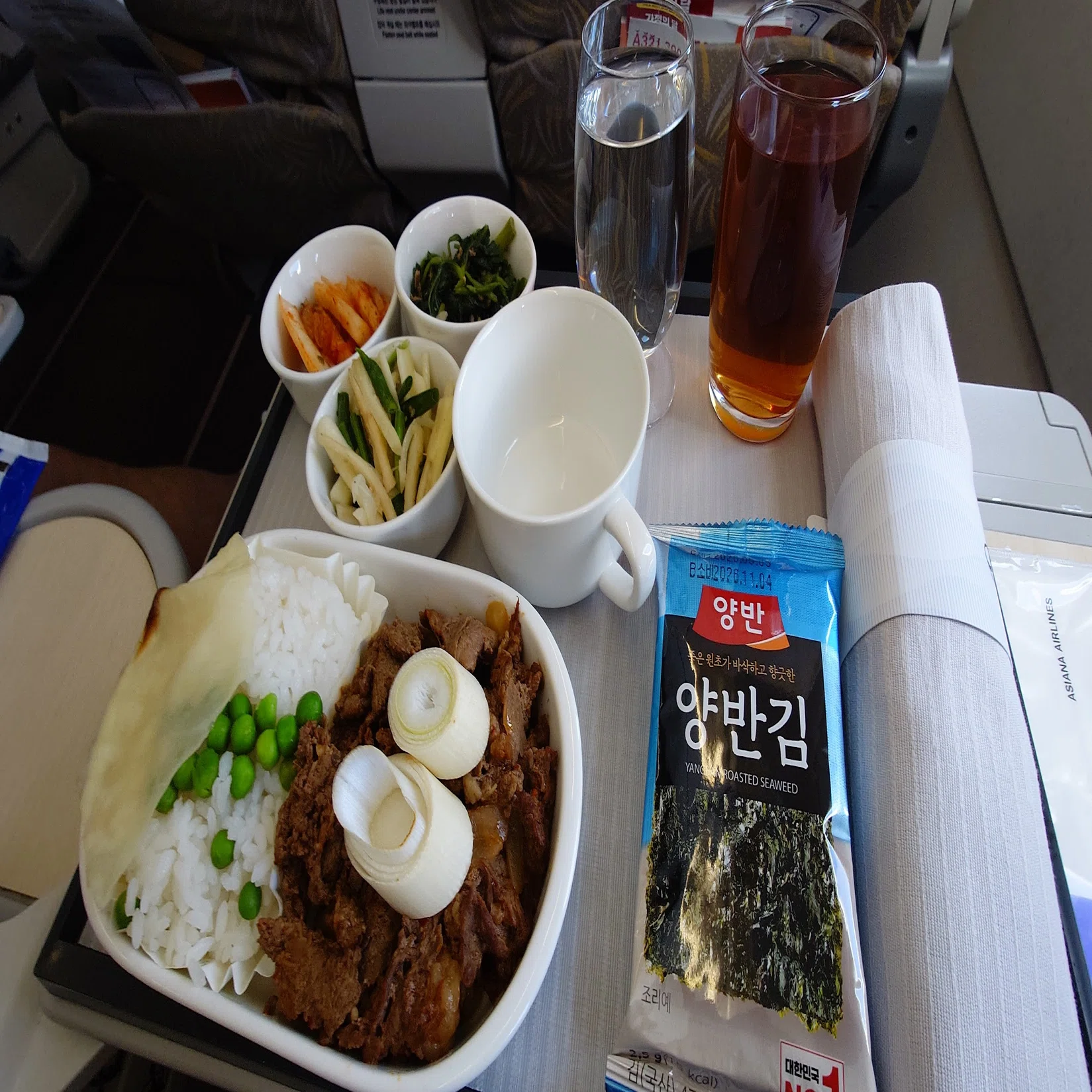 統合発表直後のアシアナ便で、大韓航空ロゴのカトラリーが出てきた