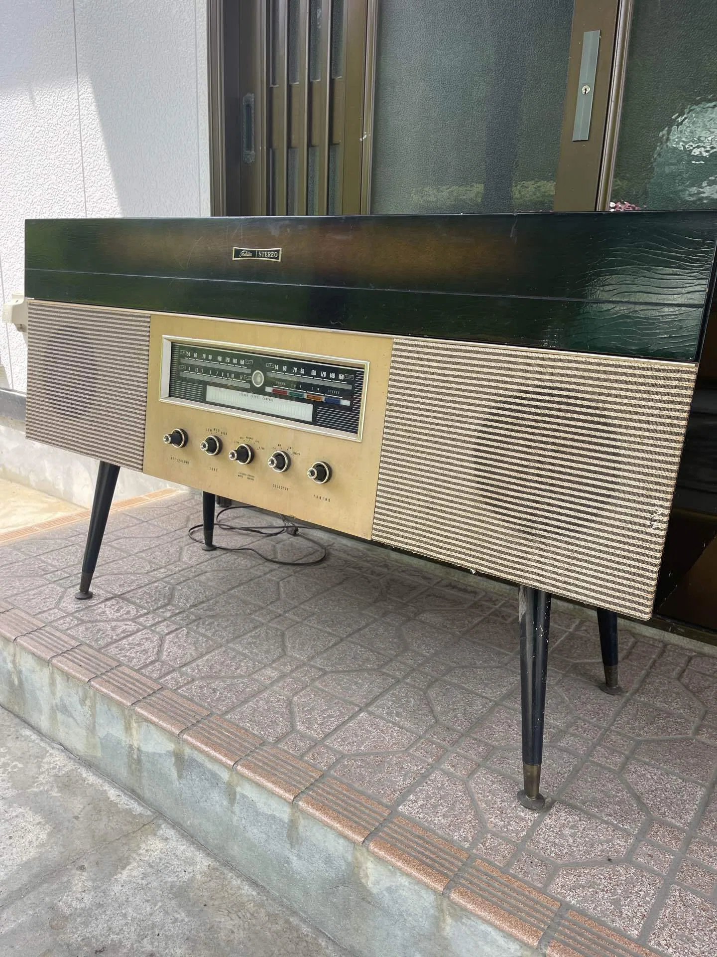真空管のレコードプレイヤーが、宿にやってきた｜夢追う宿主 | 元教員
