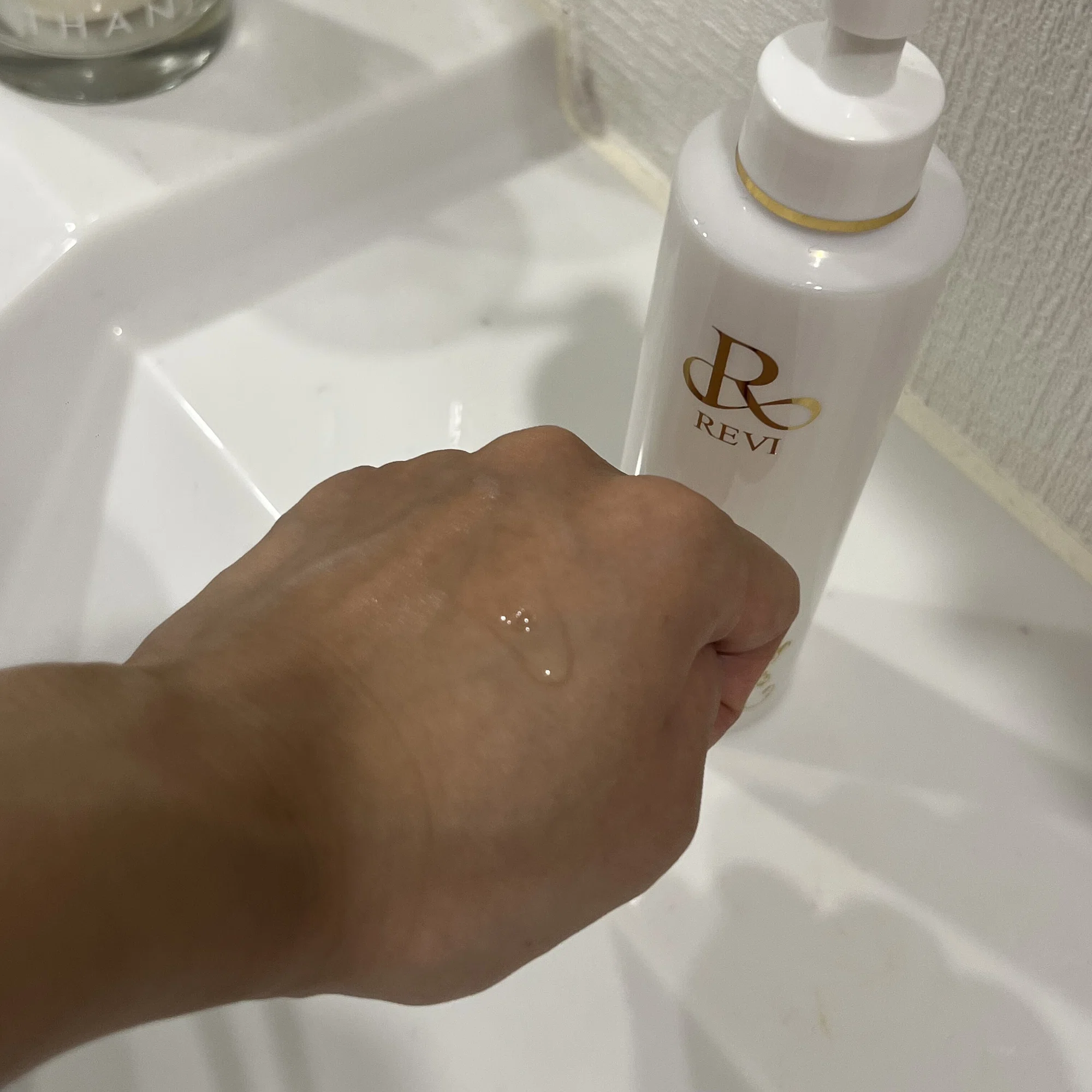 エステに通いながら、毎日のスキンケアにもこだわる理由【REVIレビュー 