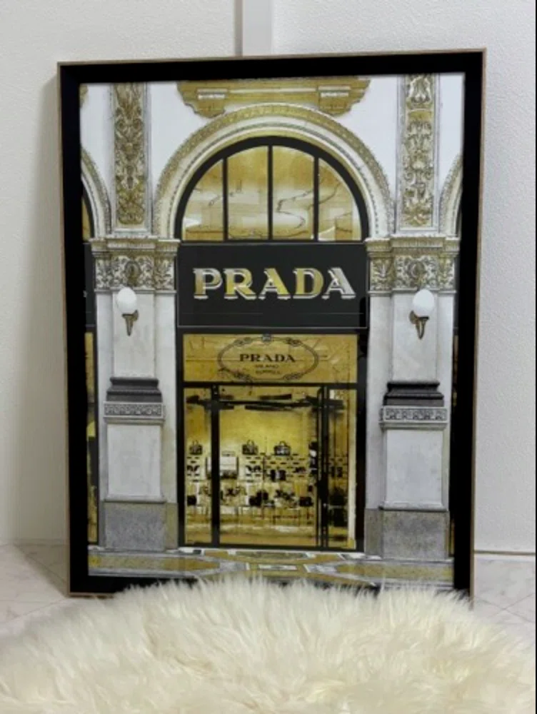 PRADA プラダ　アートボード 　Francfranc 壁に飾る美意識】かつての愛用バッグと、空間を彩るゴールドの煌めき