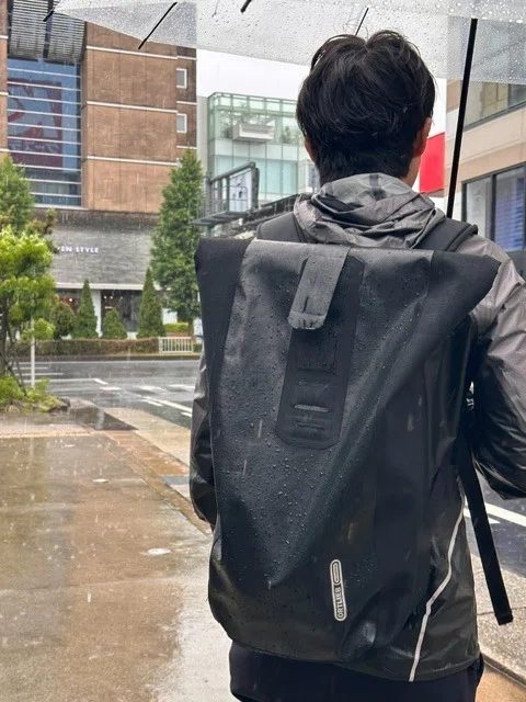 コラム】梅雨の通勤・通学に、頼れる相棒を。ORTLIEB ヴェロシティが