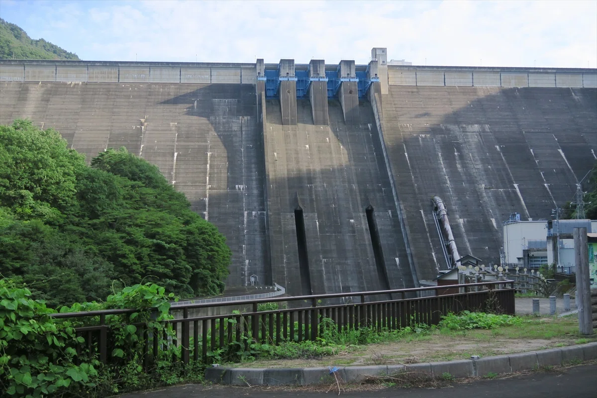 群馬県 草木ダム 堤体全景