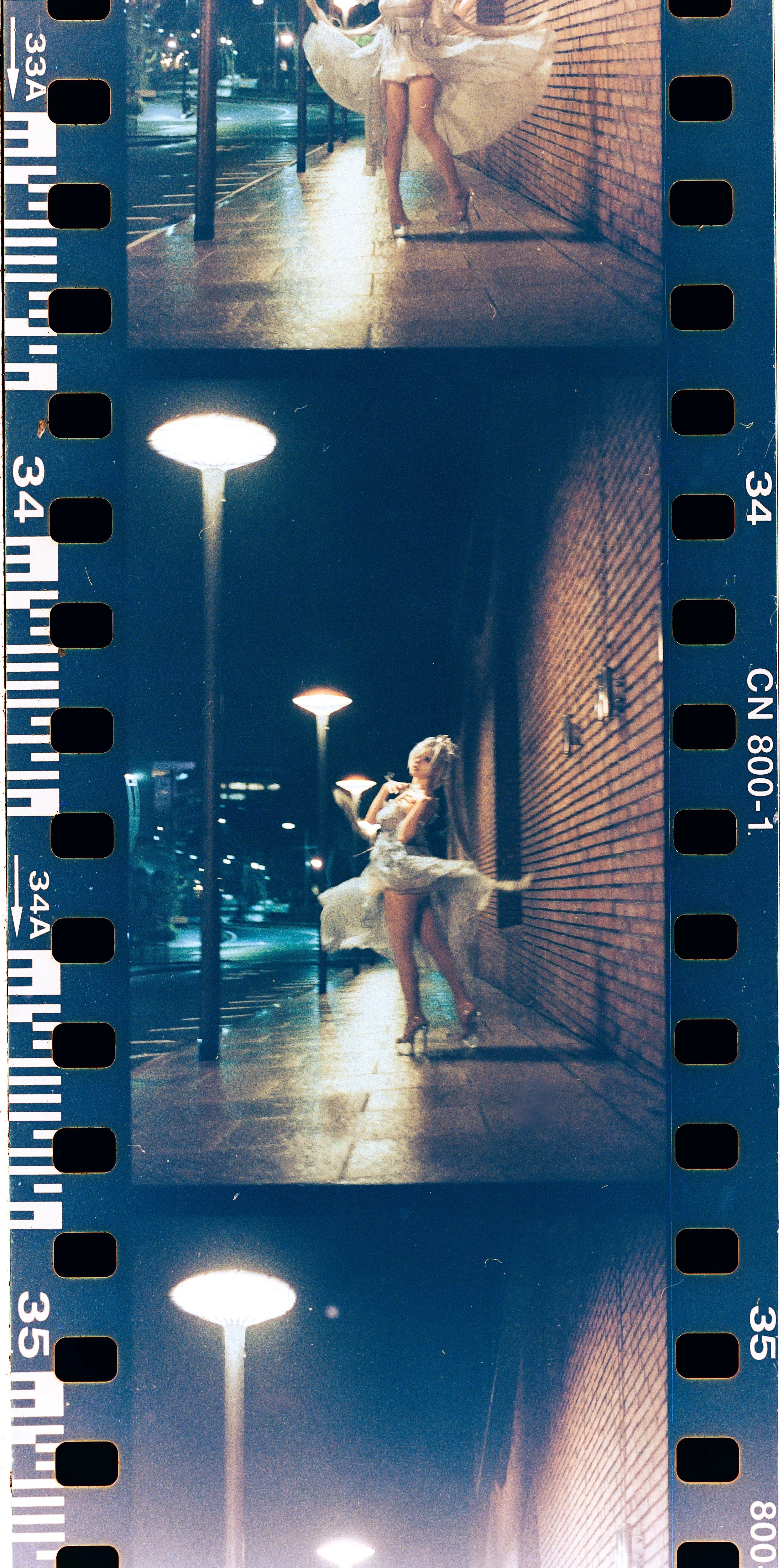 オーバースキャンのためのネガキャリアFILM 2 RAW 120Film