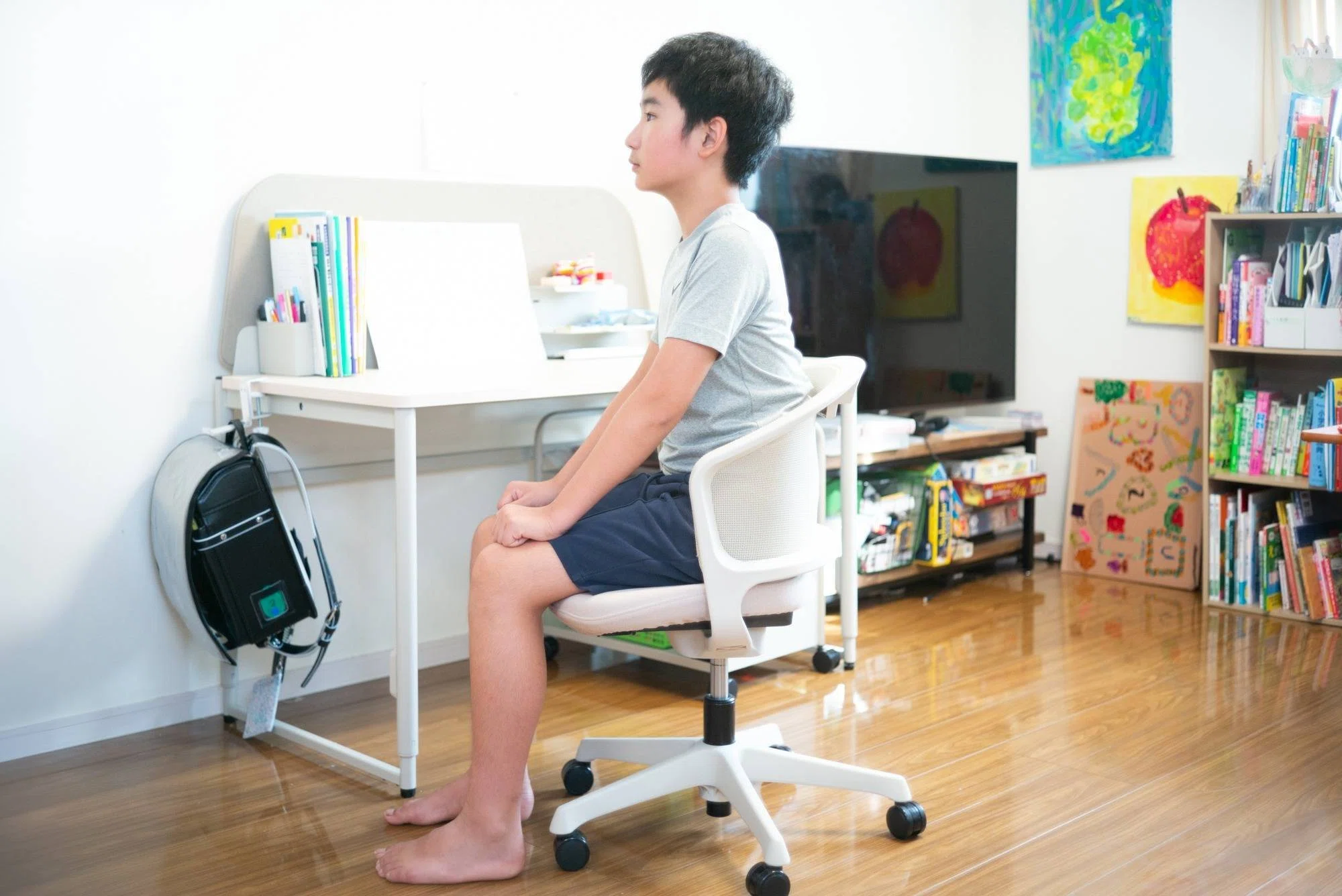 わたしのmirumio】小さな学習机から、大人になっても使えるものを｜R.I