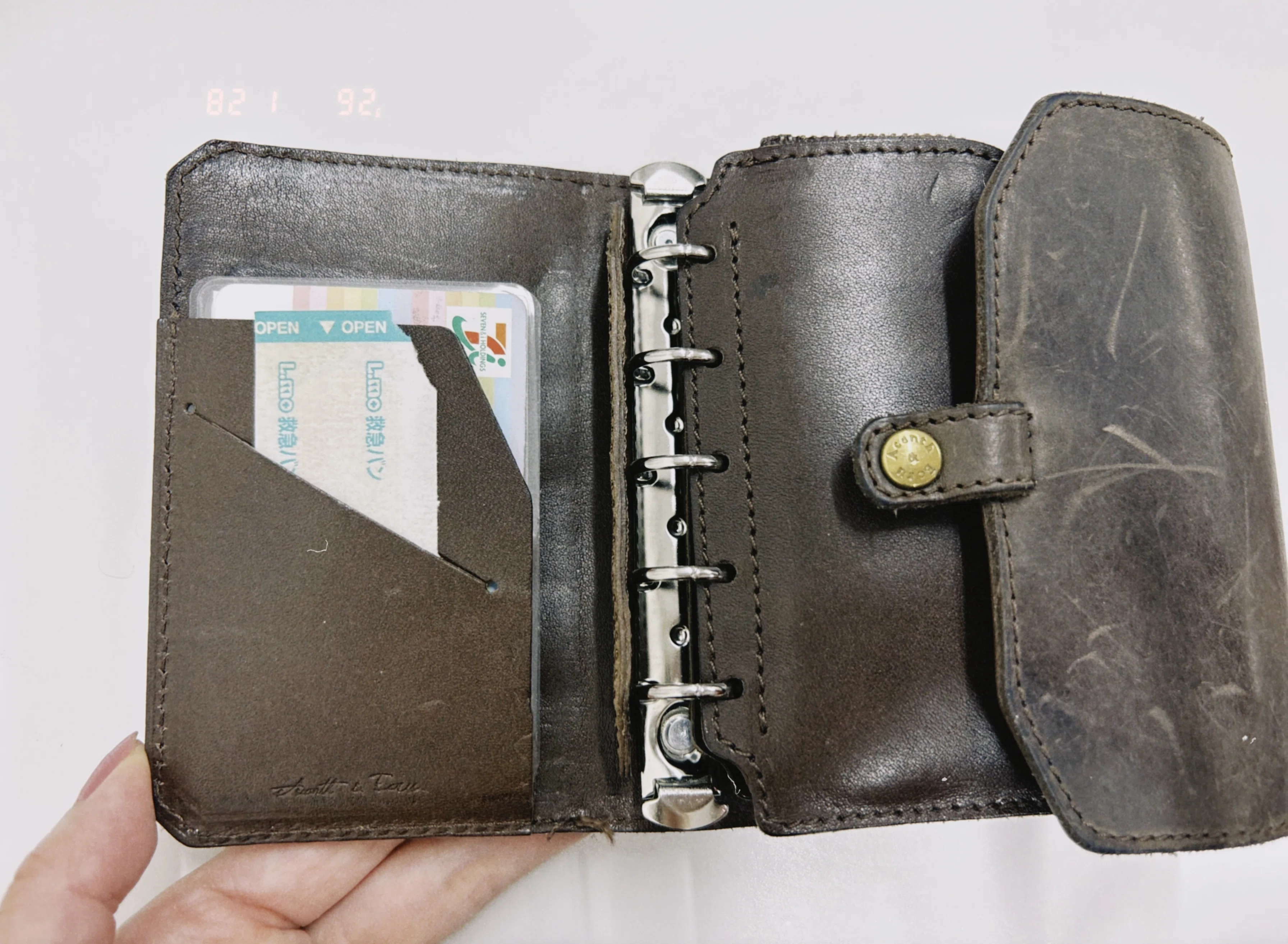財布手帳を見直す、札の出し入れで明暗 ｜手帳Q子
