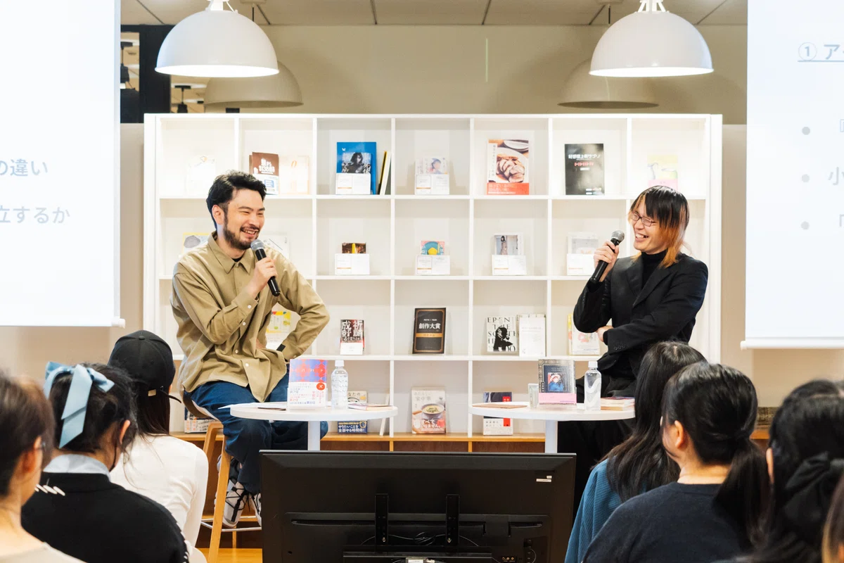 微笑む小川さんと志賀さん