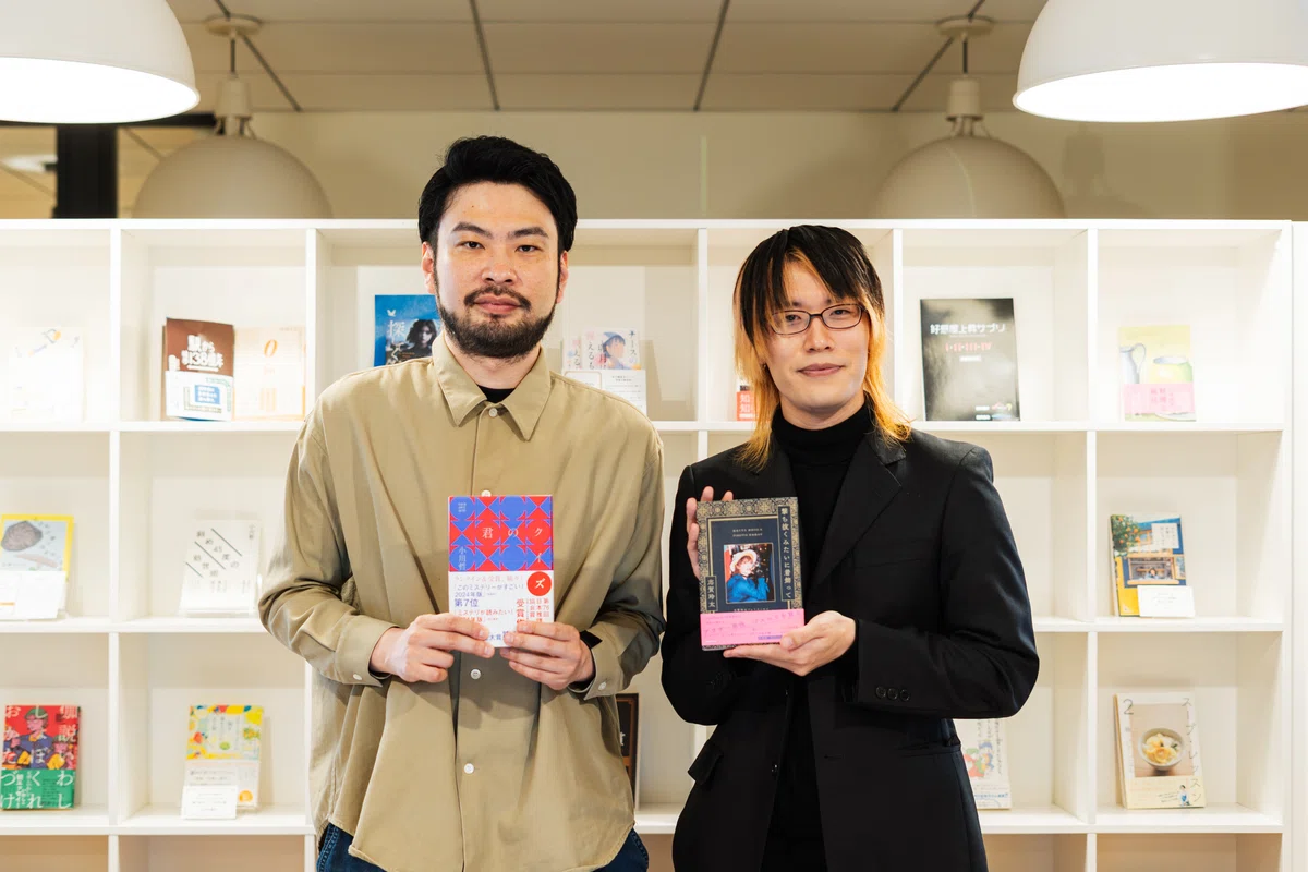 イベント終了後に記念撮影をする小川さんと志賀さん