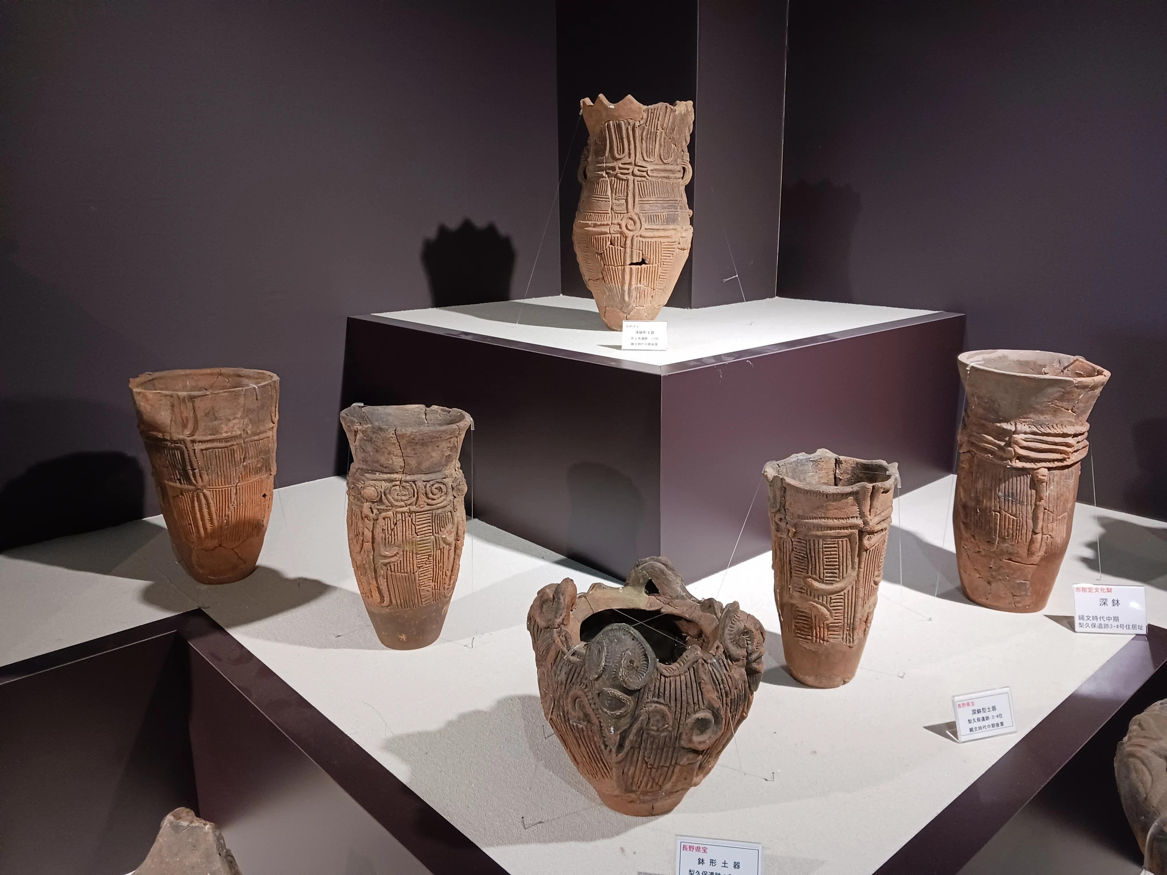 時代古民具　根来塗　三足桶　M　9839A 伊那谷の縄文（2）唐草文土器の複雑な生い立ち｜滝ノ家