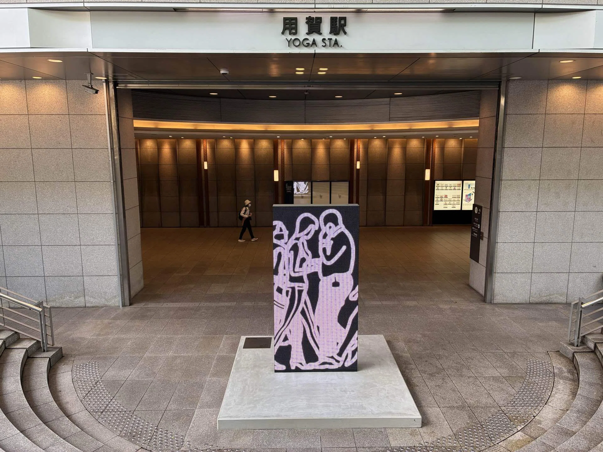 鑑賞_ジュリアン・オピー《Marathon. Women.》ほか（美術）｜yokohama2018