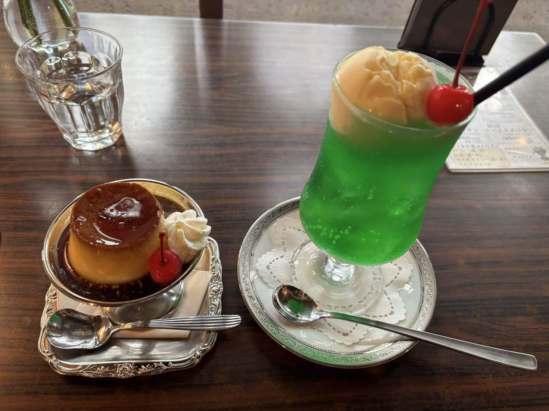 クリームソーダと固めのプリンは半径0㎝の世界を救うと思う｜澪と金曜