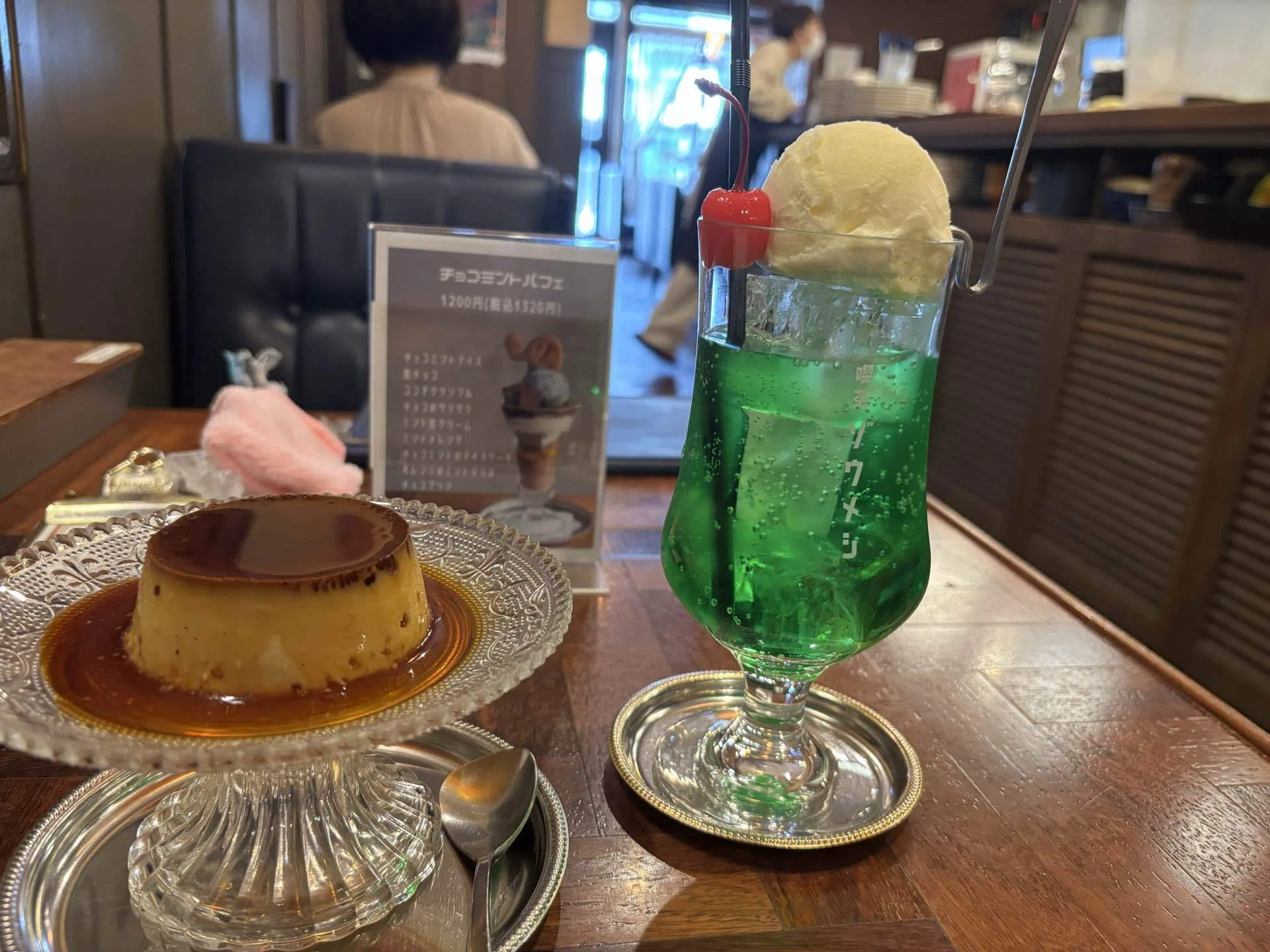 クリームソーダと固めのプリンは半径0㎝の世界を救うと思う｜澪と金曜