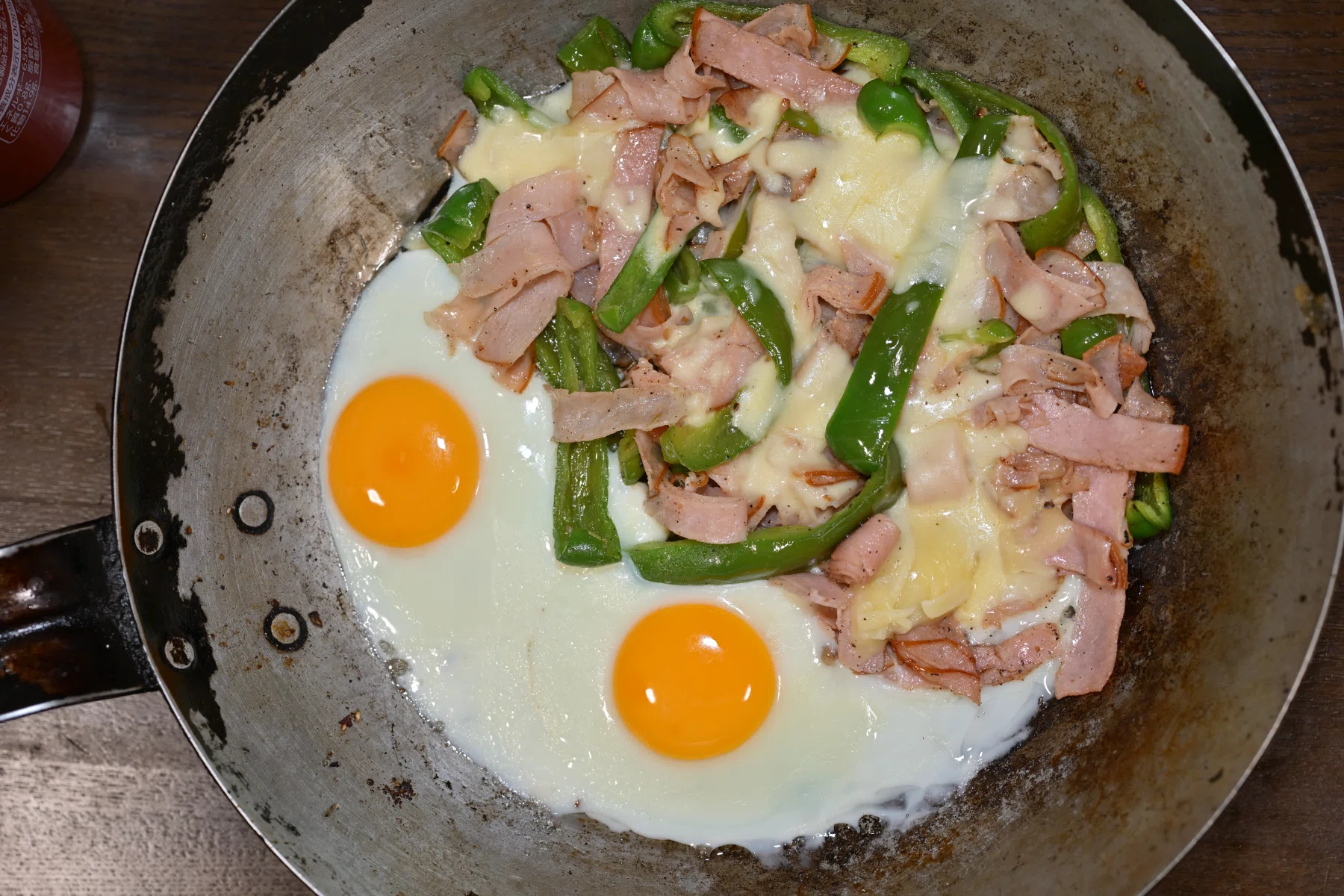 とりあえず目玉焼きをのせれば整う｜Morihiro Matsushiro
