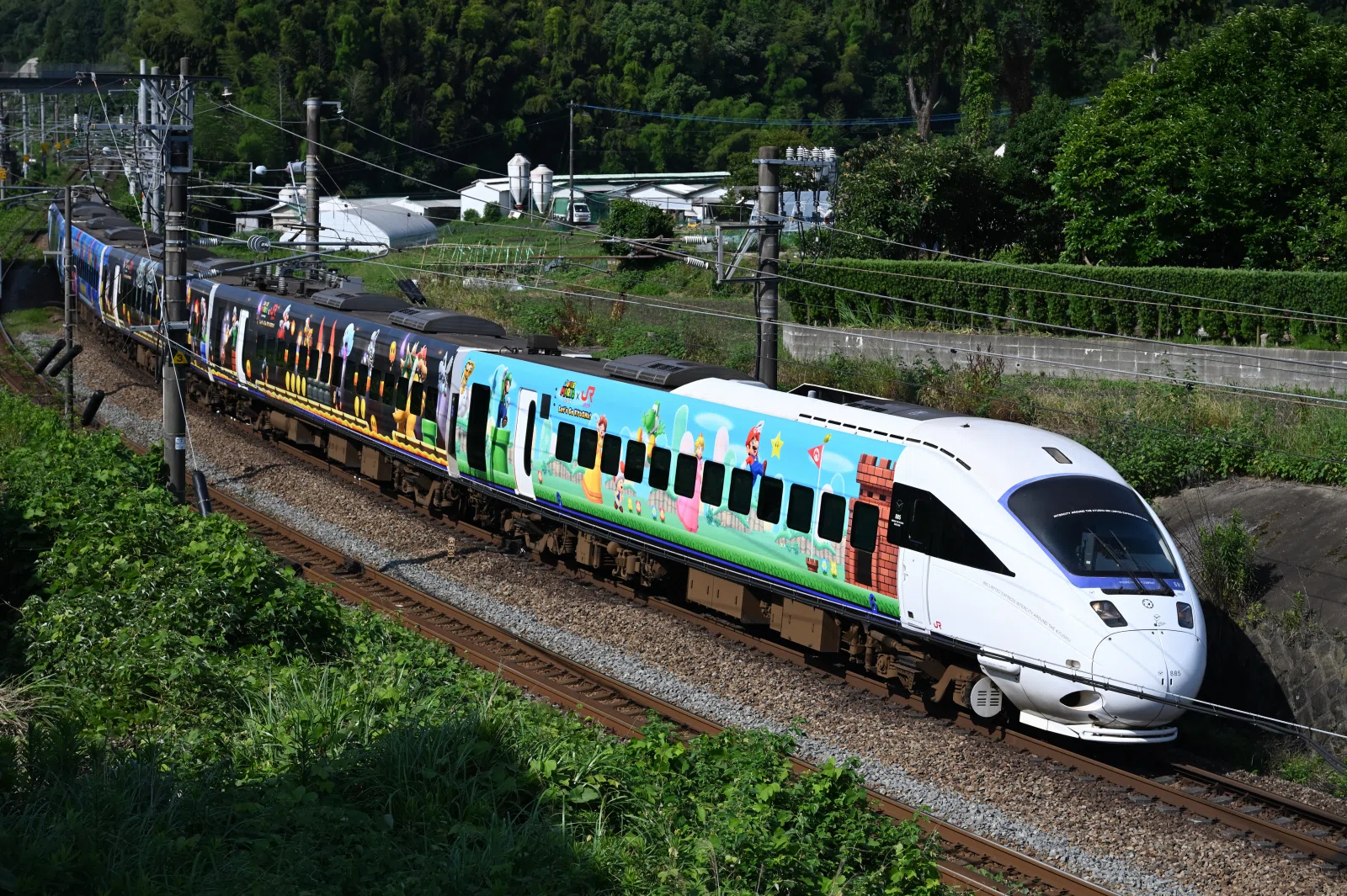 スーパーマリオの特急を撮る！【JR九州】｜SATO/世界の鉄道マニア