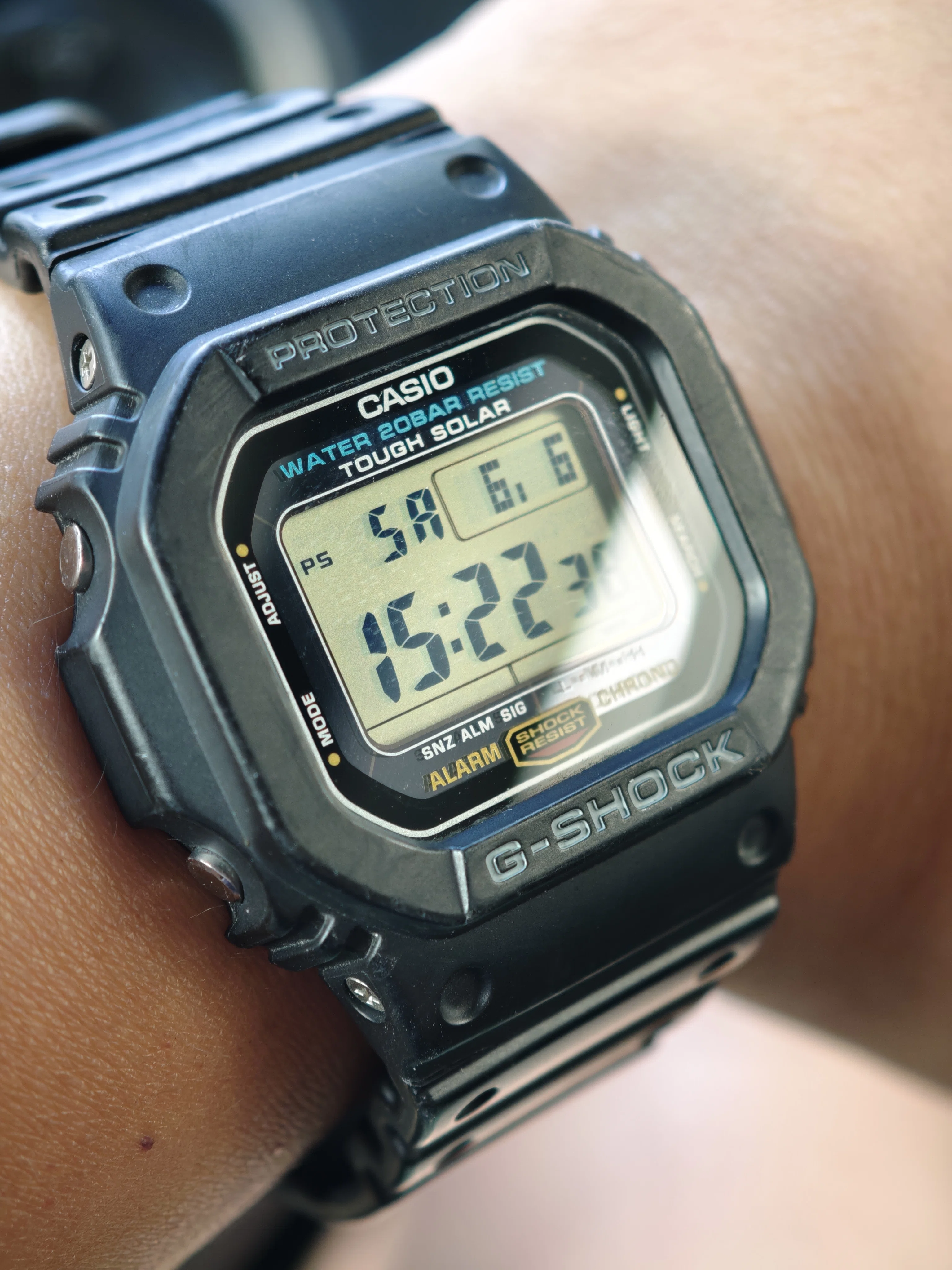 レビュー】CASIO G-SHOCK G-5600UE-1JF｜傷が“かっこよさ”に変わる