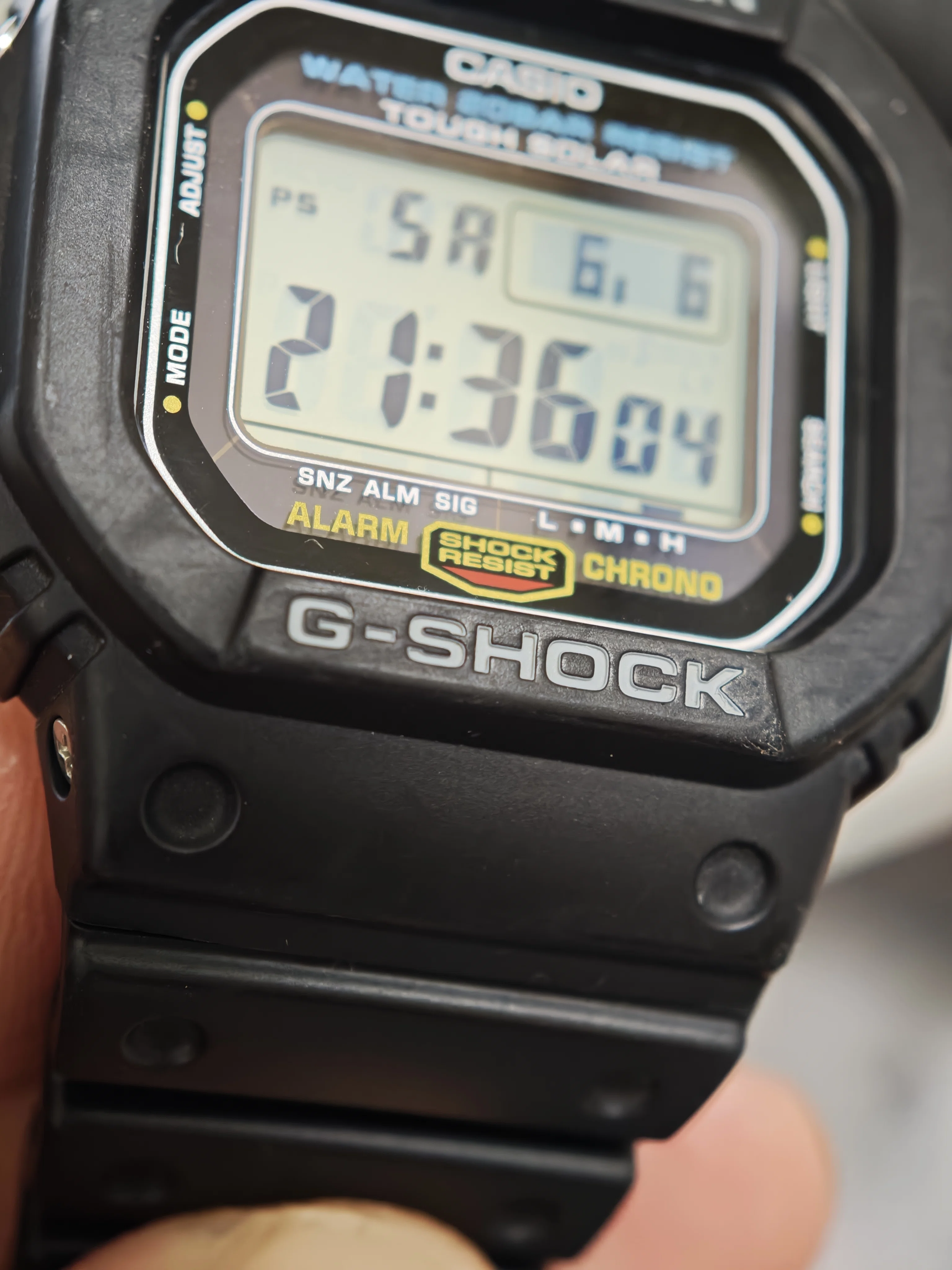 レビュー】CASIO G-SHOCK G-5600UE-1JF｜傷が“かっこよさ”に変わる