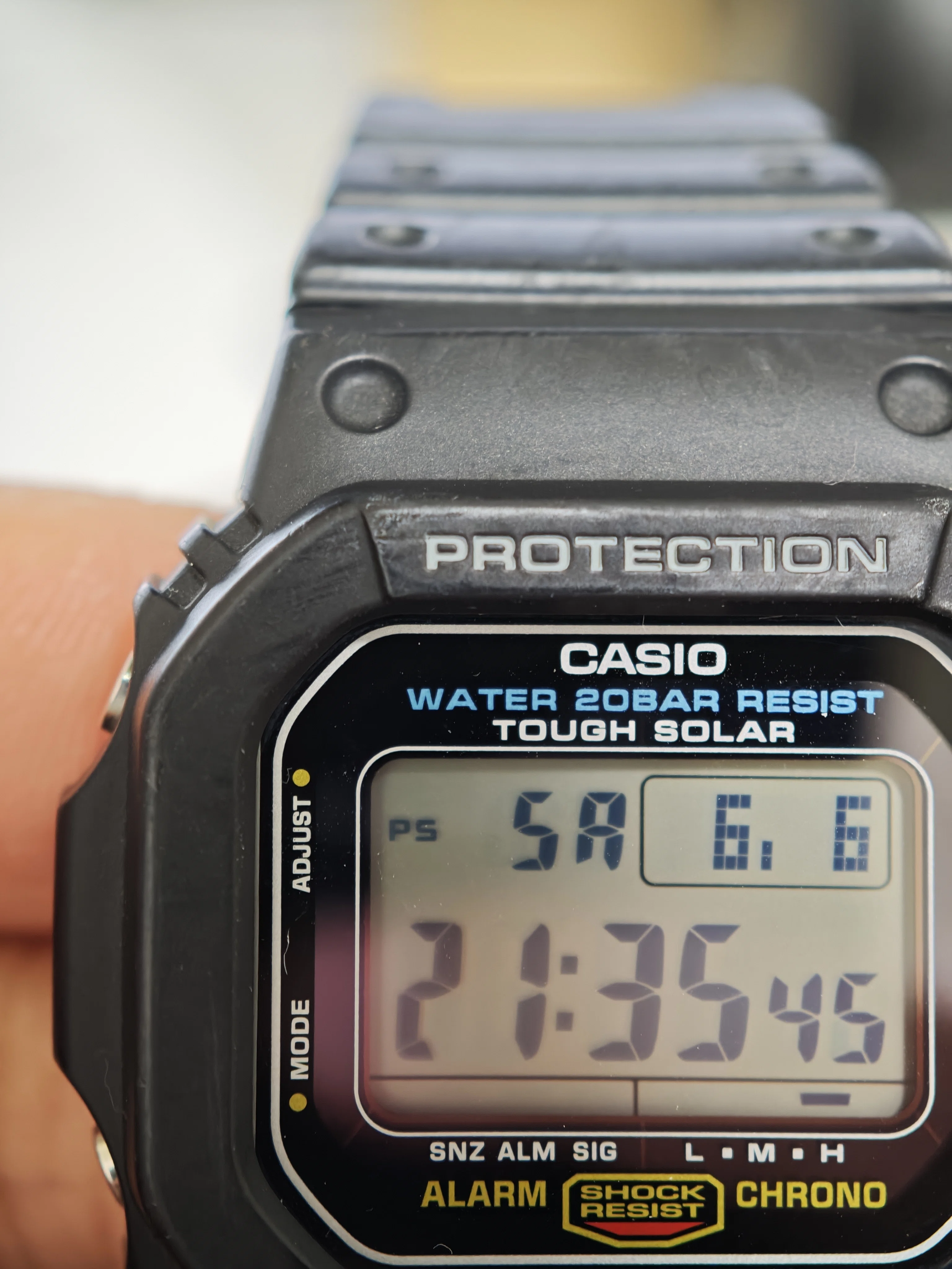 レビュー】CASIO G-SHOCK G-5600UE-1JF｜傷が“かっこよさ”に変わる