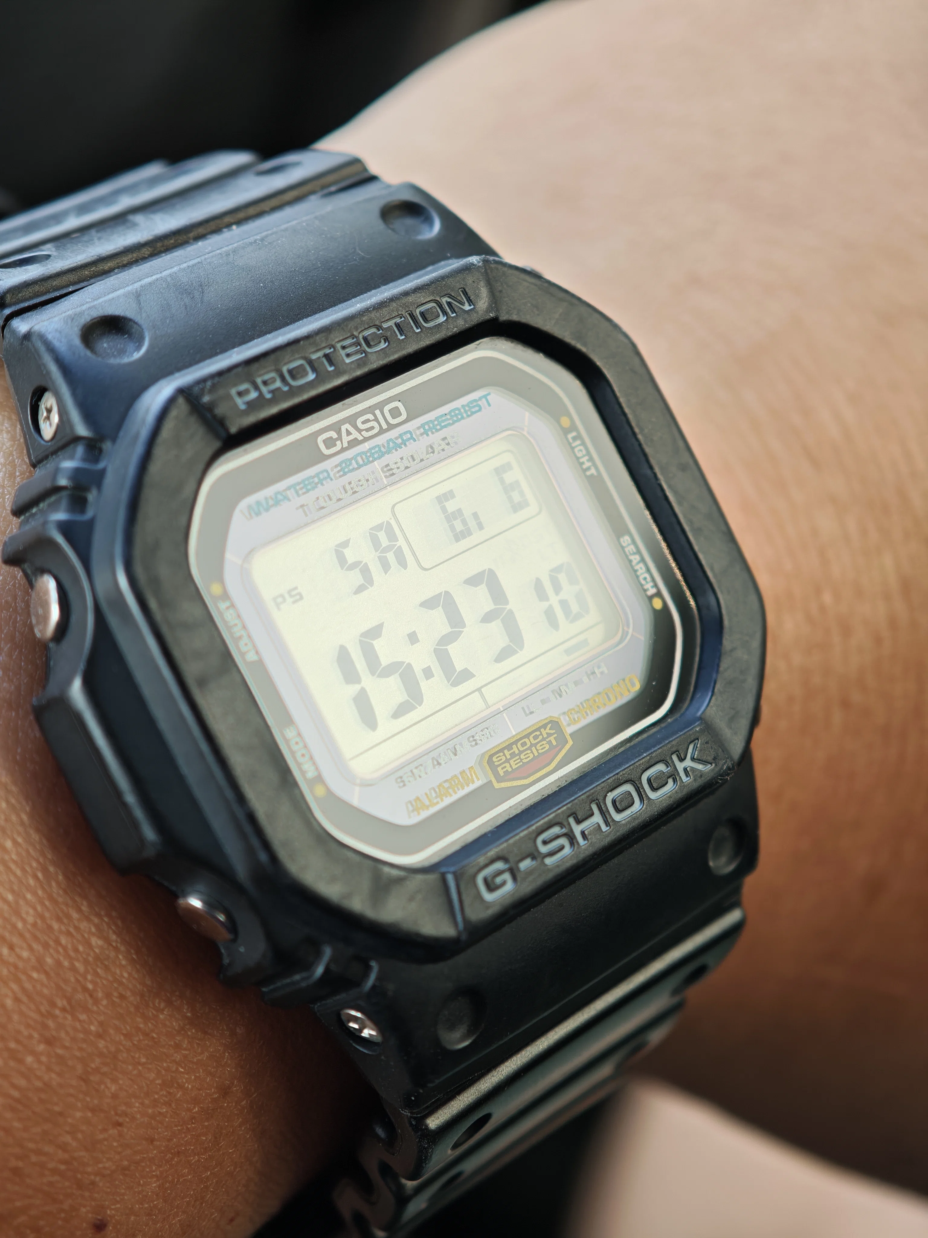 レビュー】CASIO G-SHOCK G-5600UE-1JF｜傷が“かっこよさ”に変わる