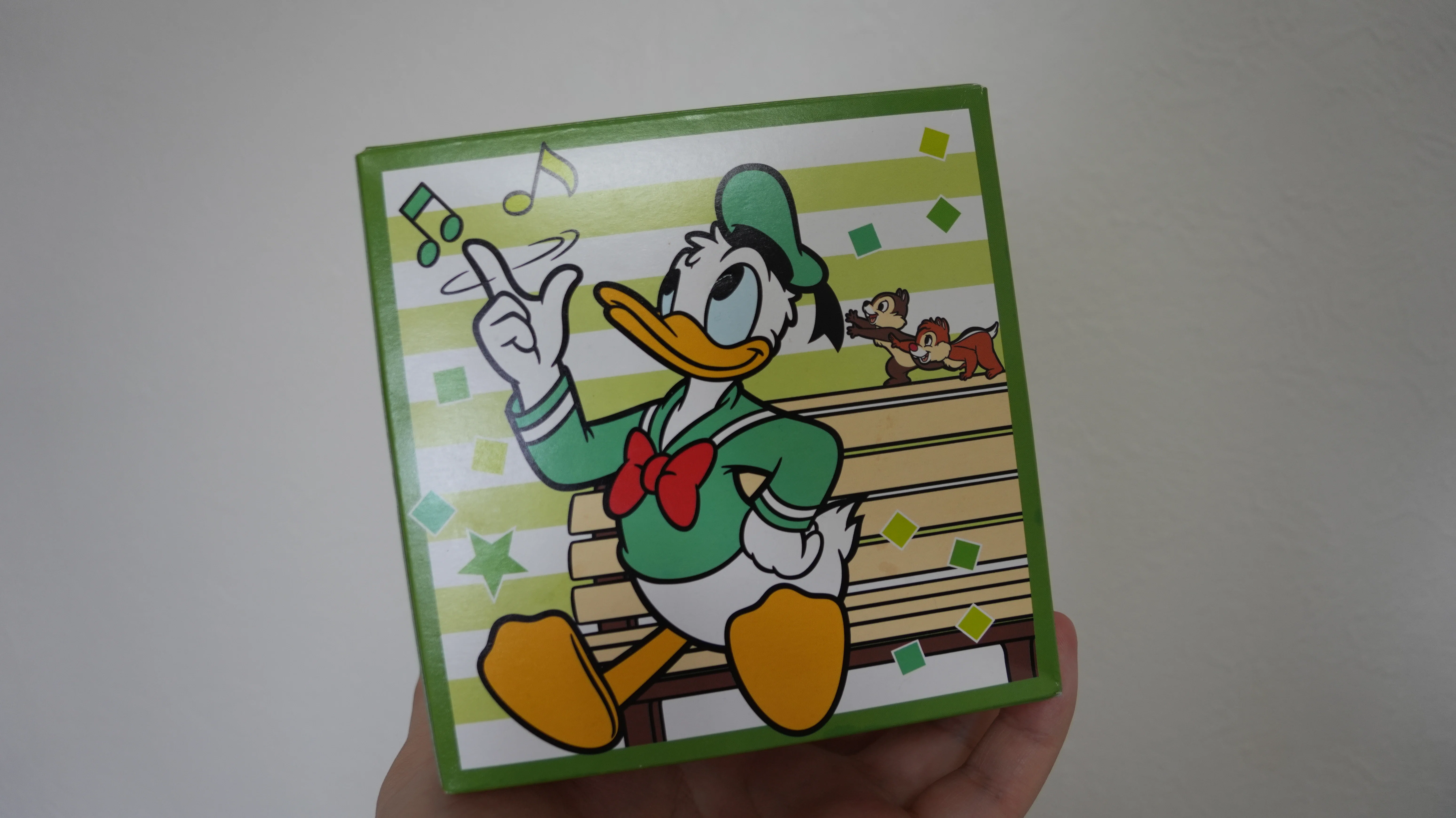 あちゃ★DISNEY RESORT　 新品　お土産　 ギフト　プレゼント 簡単ディズニー食レポ】新作の抹茶味！ドナルド尽くしのキュービック