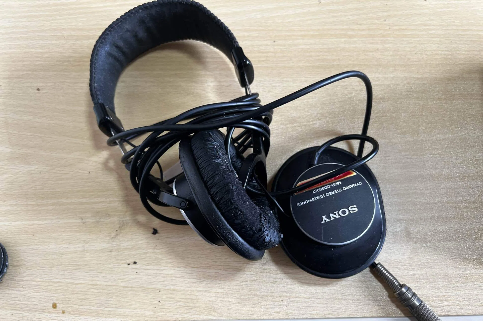 壊れたMDR-900STをダイソーBluetoothヘッドホンに移植してみた｜いとう