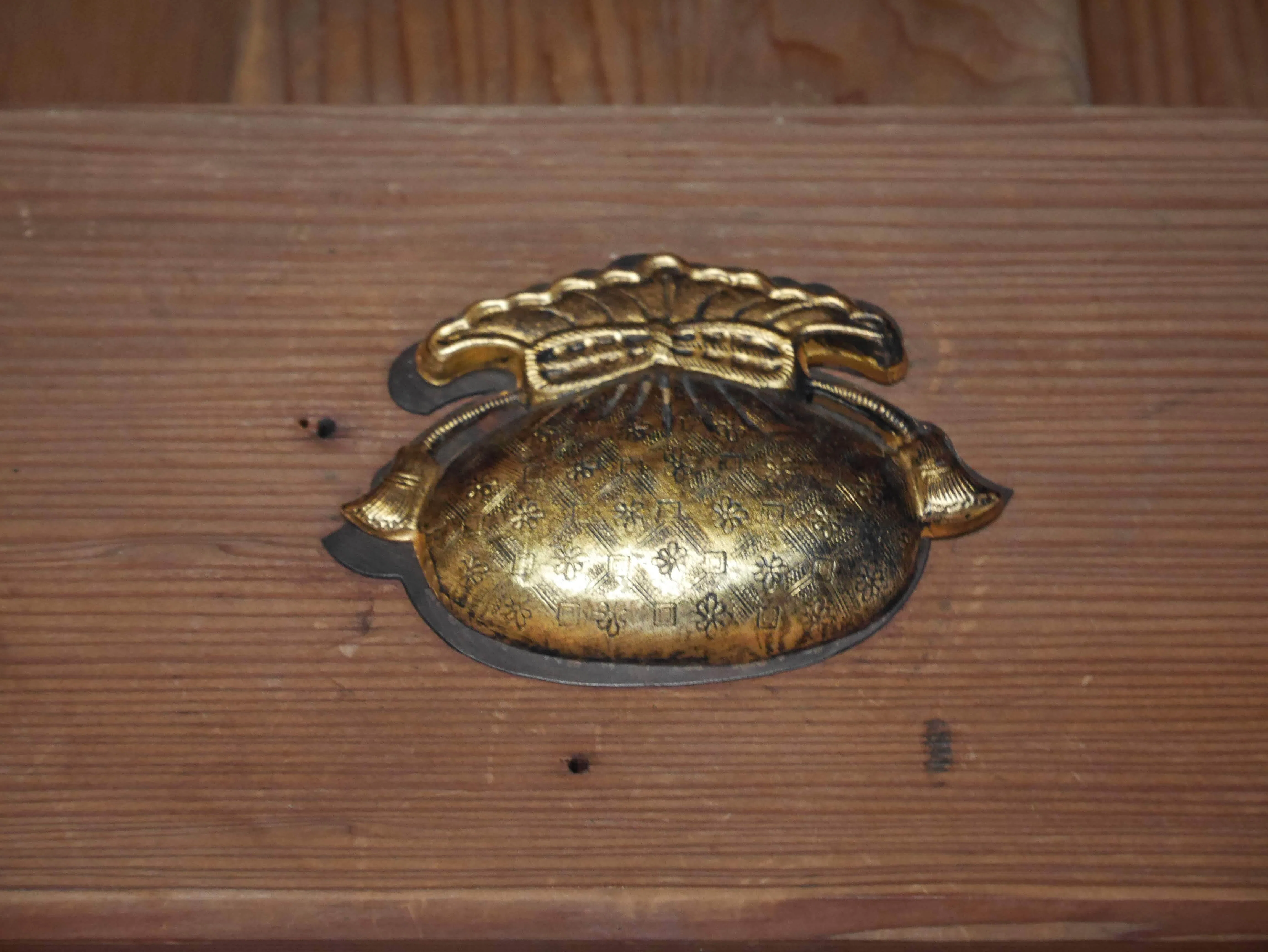 鹿児島 仙厳園 御殿の釘隠し｜くじらのジャンプ
