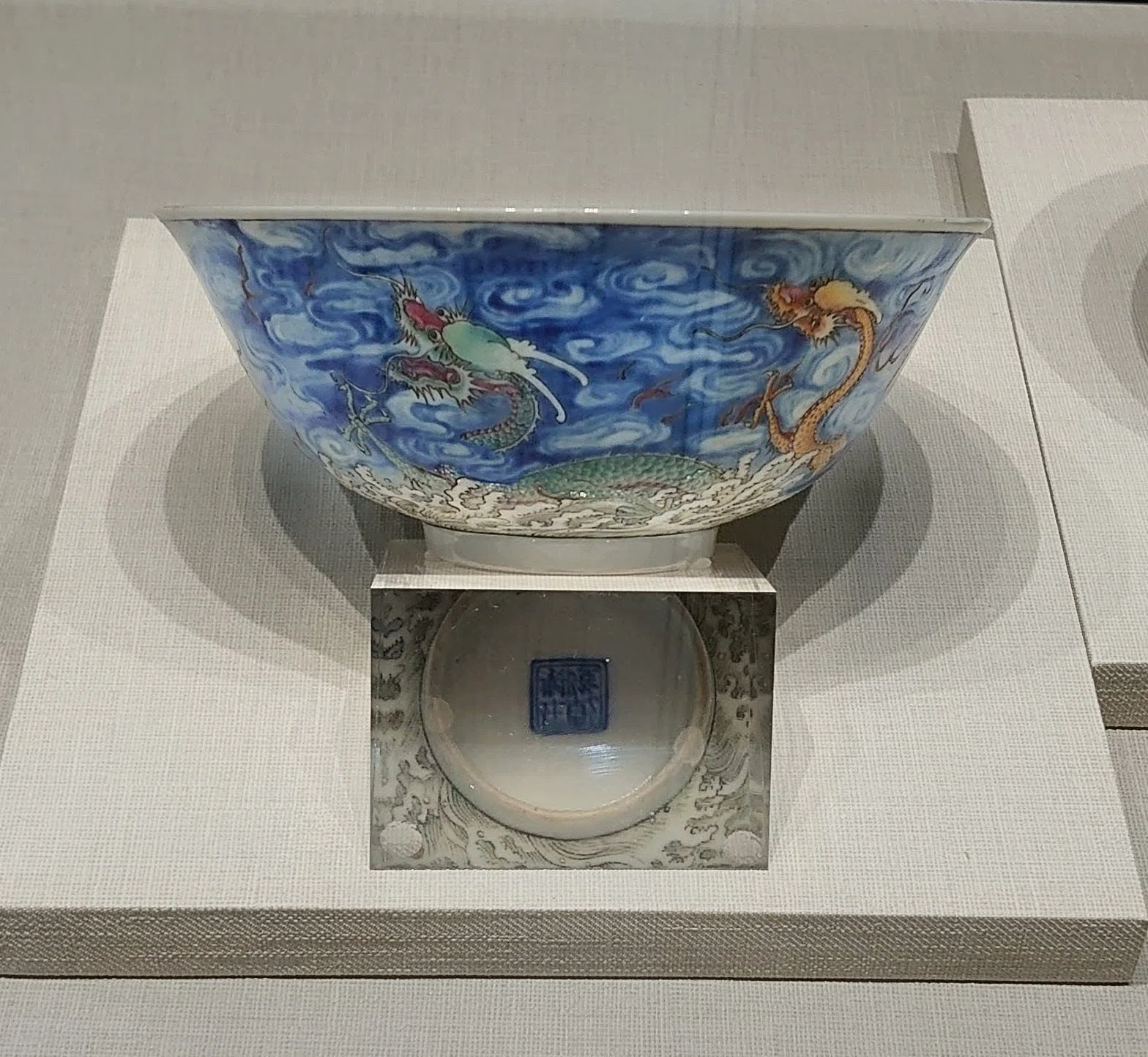 皇帝の食卓——故宮博物院で、清朝磁器の「美の競演」に息を呑んだ話