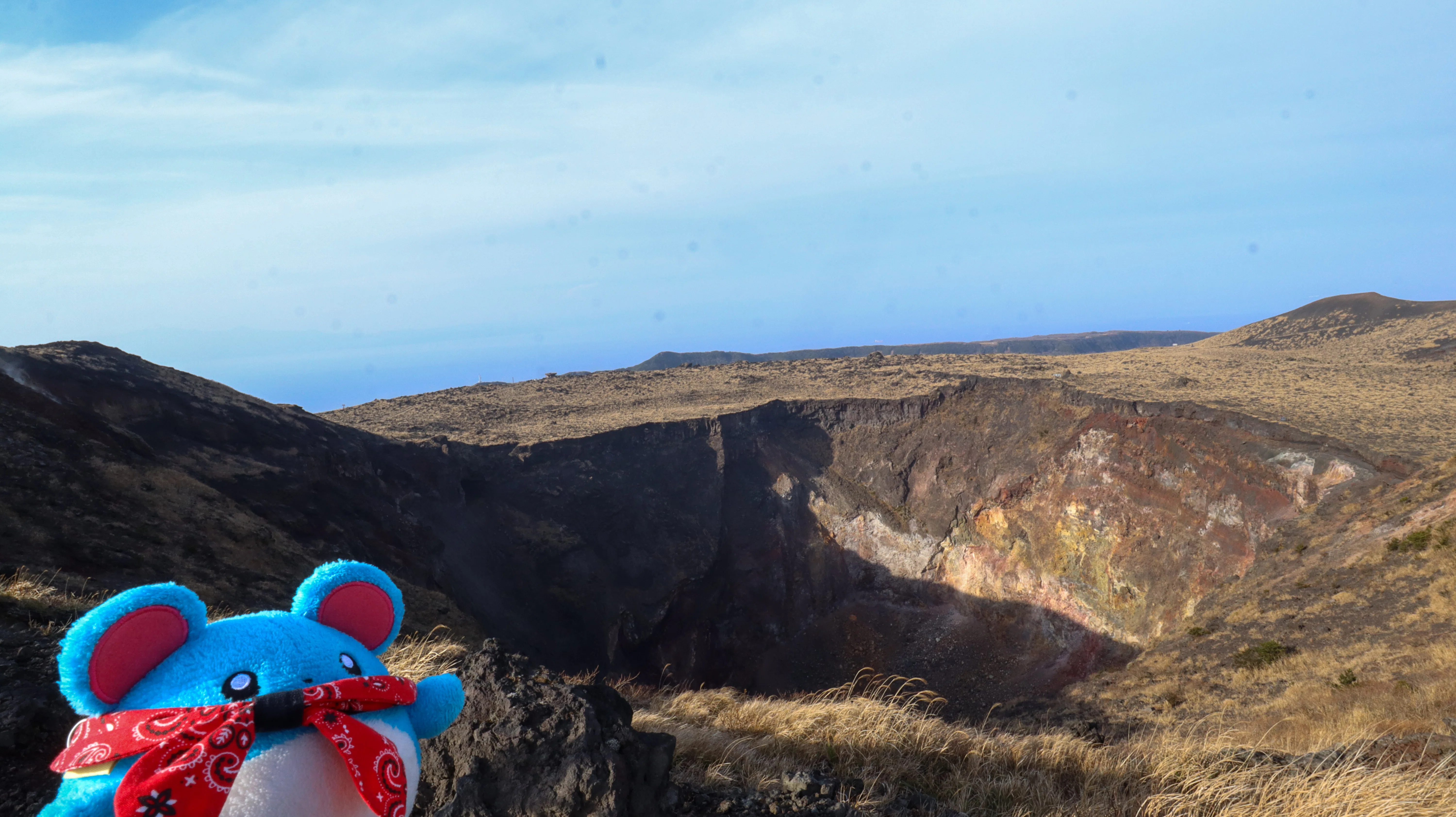 ここ本当に東京都？ 船で行く火山島・伊豆大島で三原山に登ってきた話