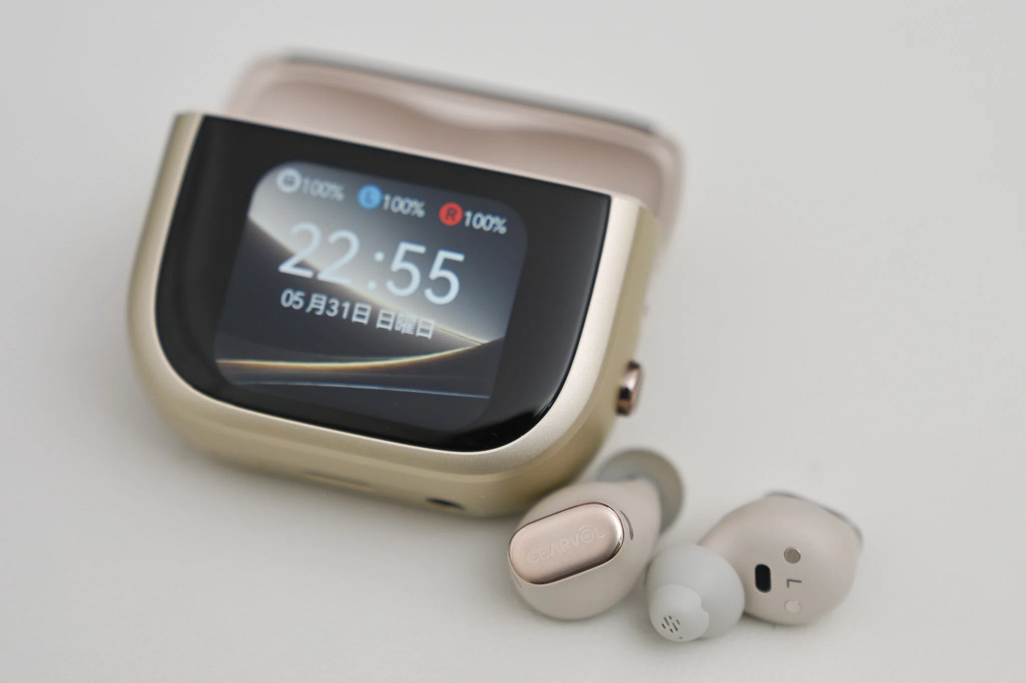 次世代集音器 Cearvol Wave スマホ不要で一括操作 イヤホン型 両耳 レビュー品】【実機レビュー】「補聴器っぽさ」ゼロ！親へのプレゼント