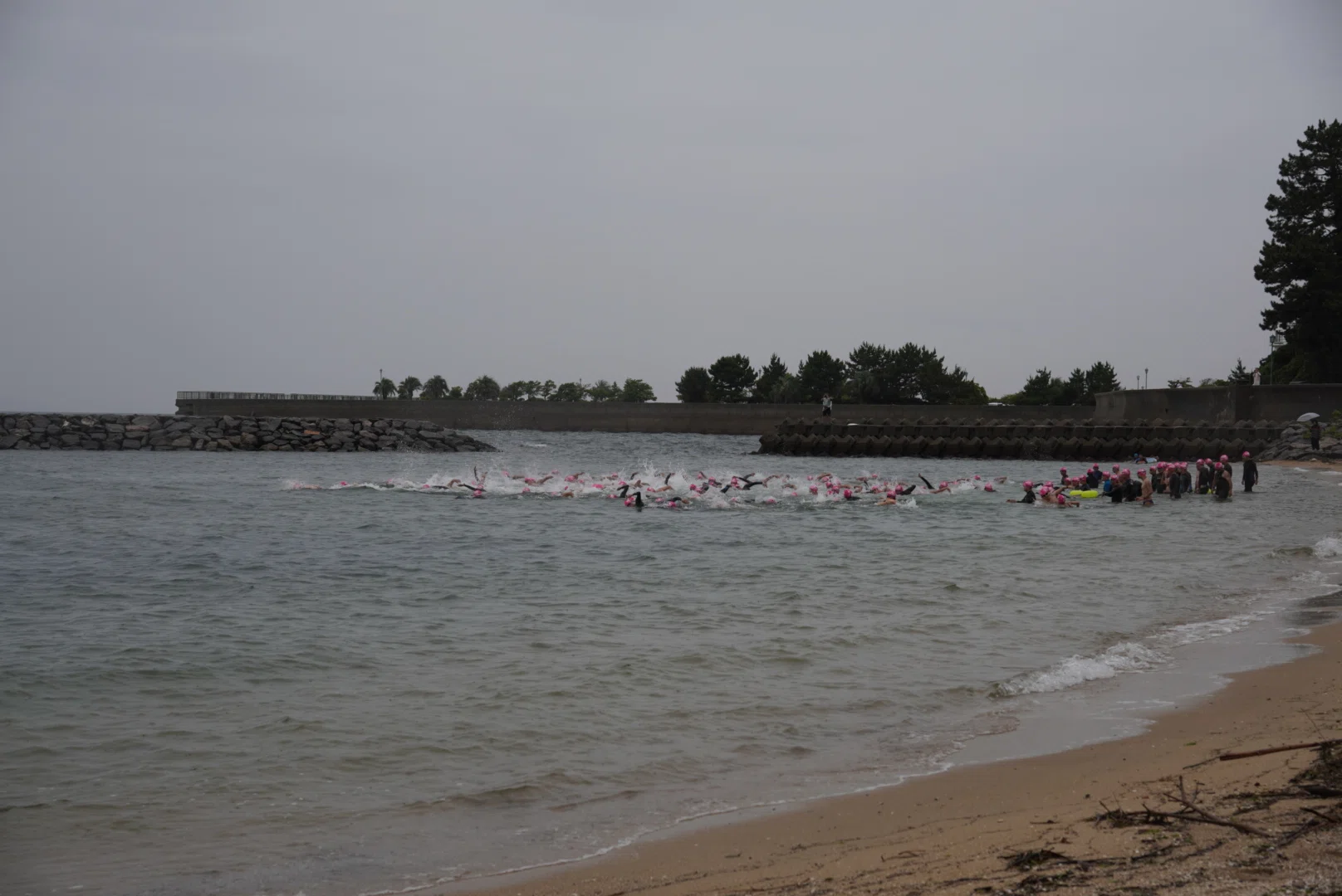 第1回 梶島～ワイキキビーチ横断スイムレース参加記――あの荒天で開催を