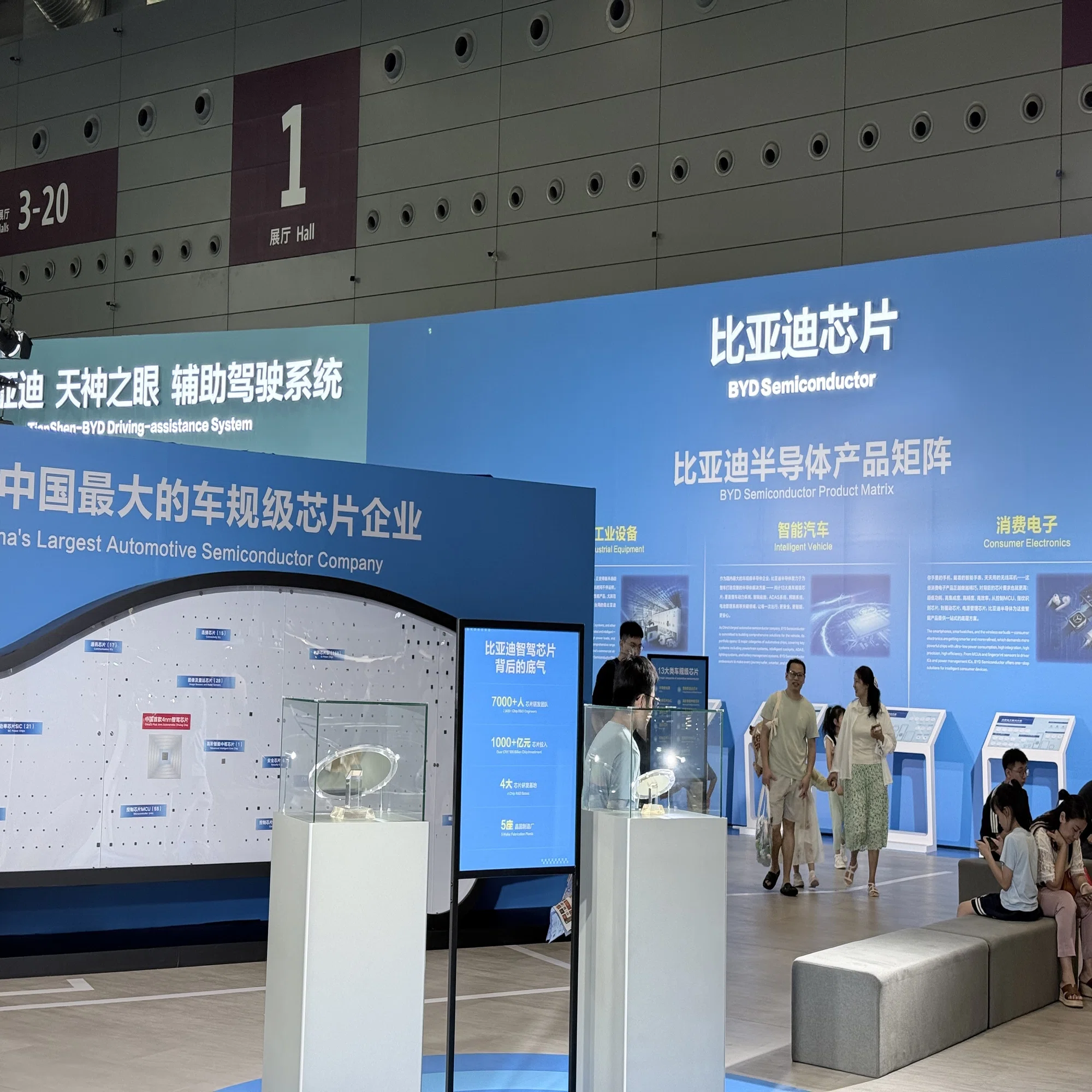 中国高級EV「3種の神器」がもう通用しない深セン車展で見えた、室内 