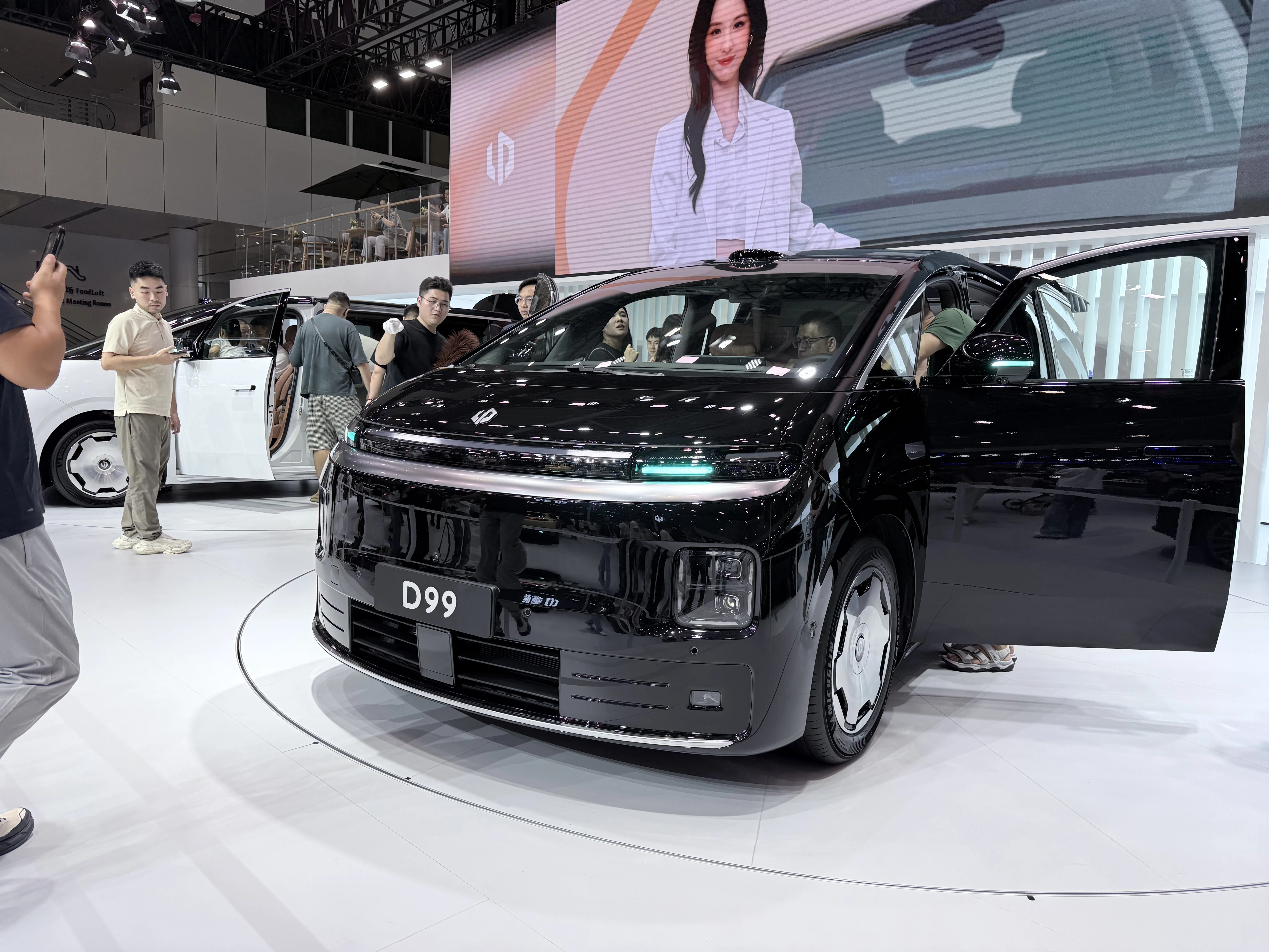 中国高級EV「3種の神器」がもう通用しない深セン車展で見えた、室内