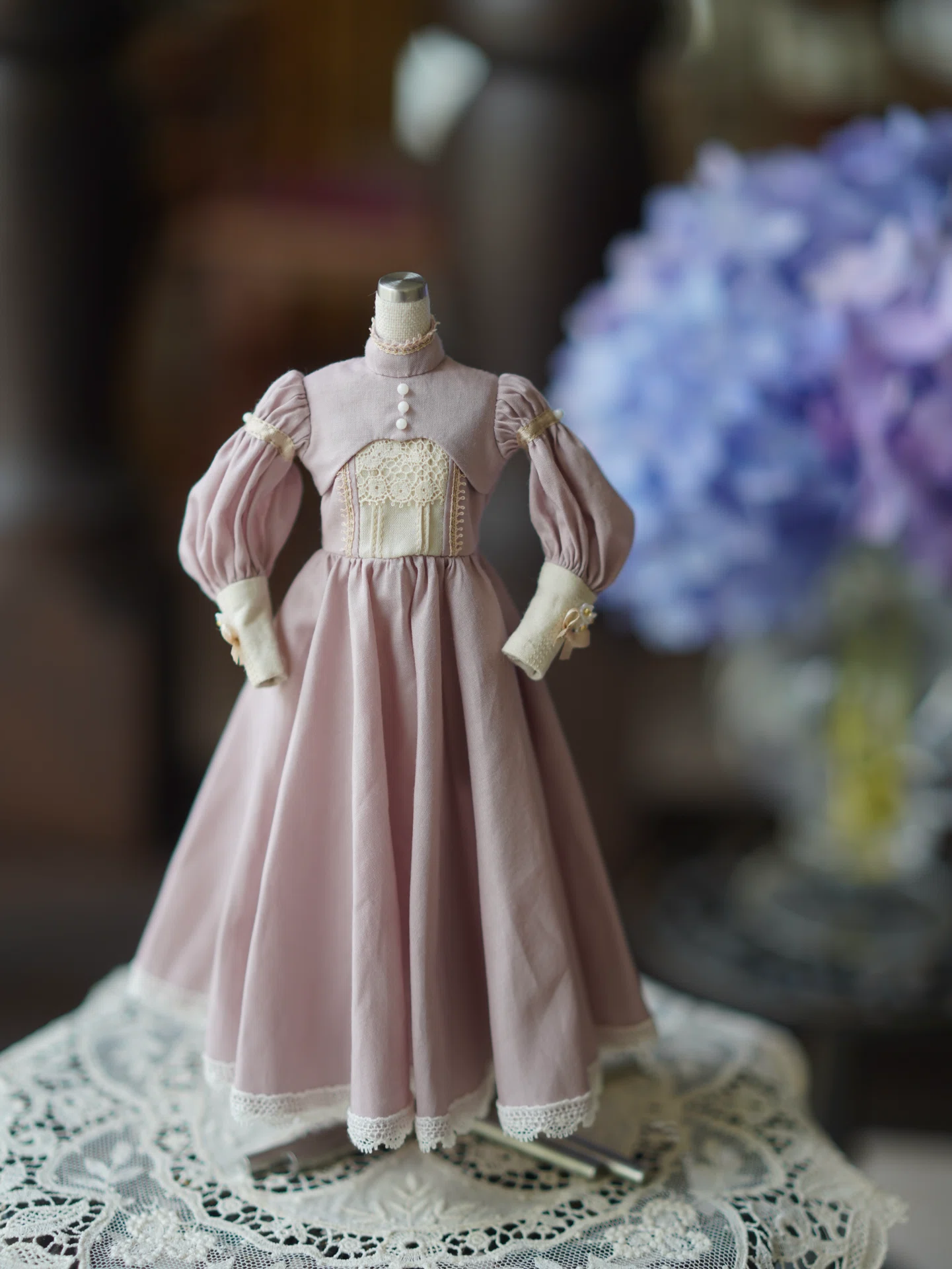 IRENE RESTIR アイリーン ブロデリー アングレーズドレス 完売品 Arc dress Rainy Mauve (1/6 doll size)｜作品紹介｜ドールドレス｜anrica