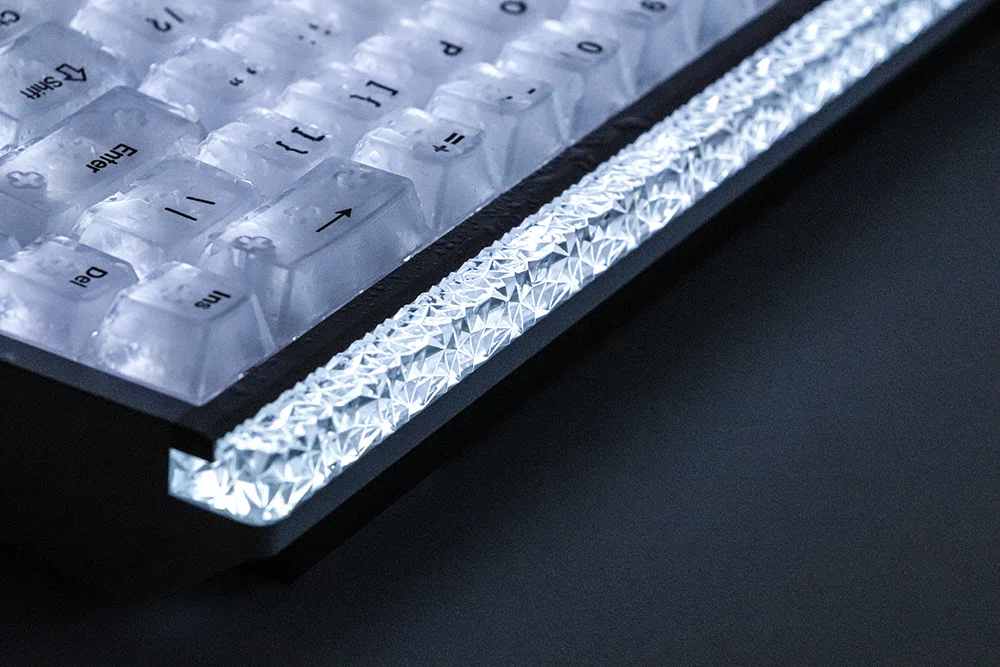 レビュー】IROK RA68 M-DCE 重厚感とクリスタルライティングが魅力の