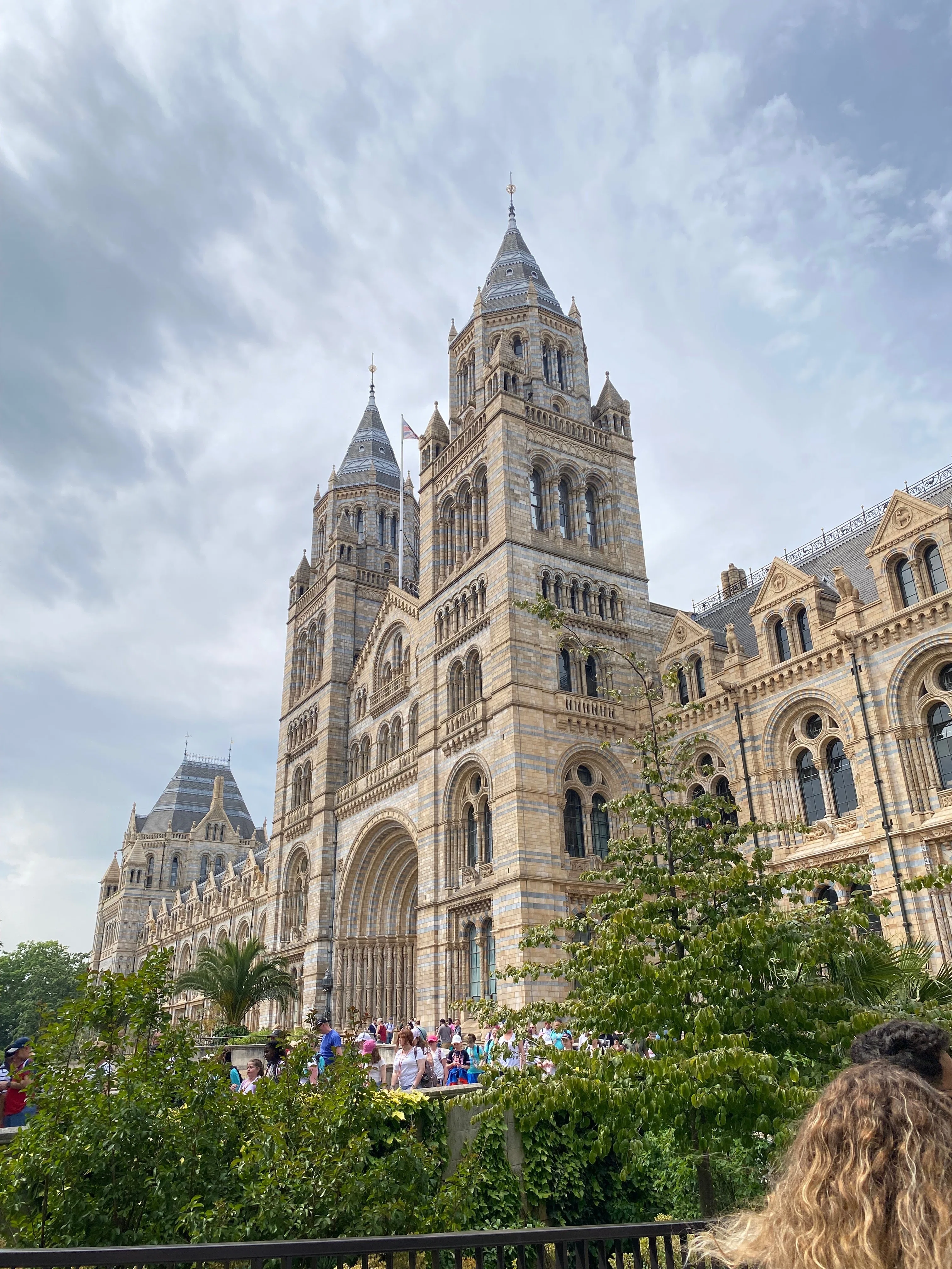 ロンドンでサイエンス旅。まるで大聖堂のような自然史博物館と
