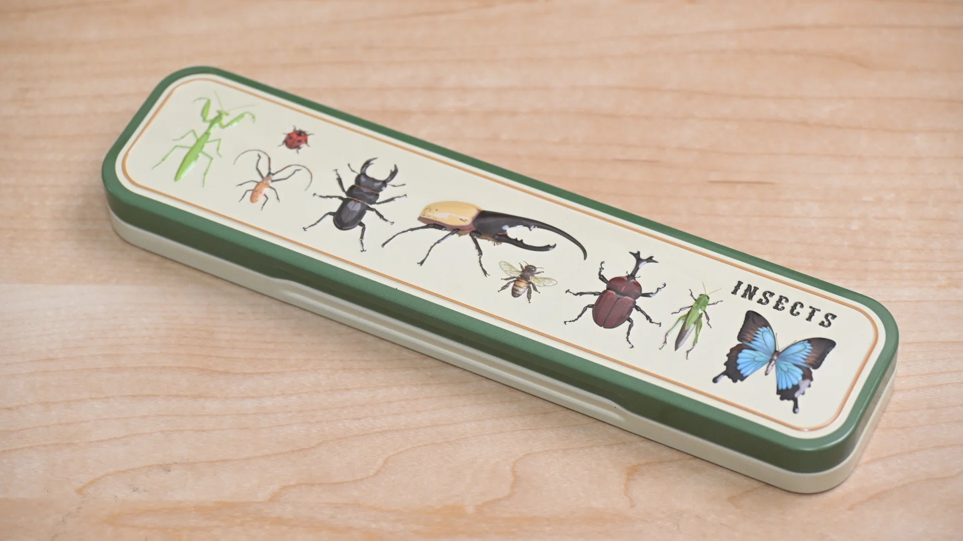 昆虫柄のペンケース！カメラ缶などで人気のエウレカから登場🐞｜ロン