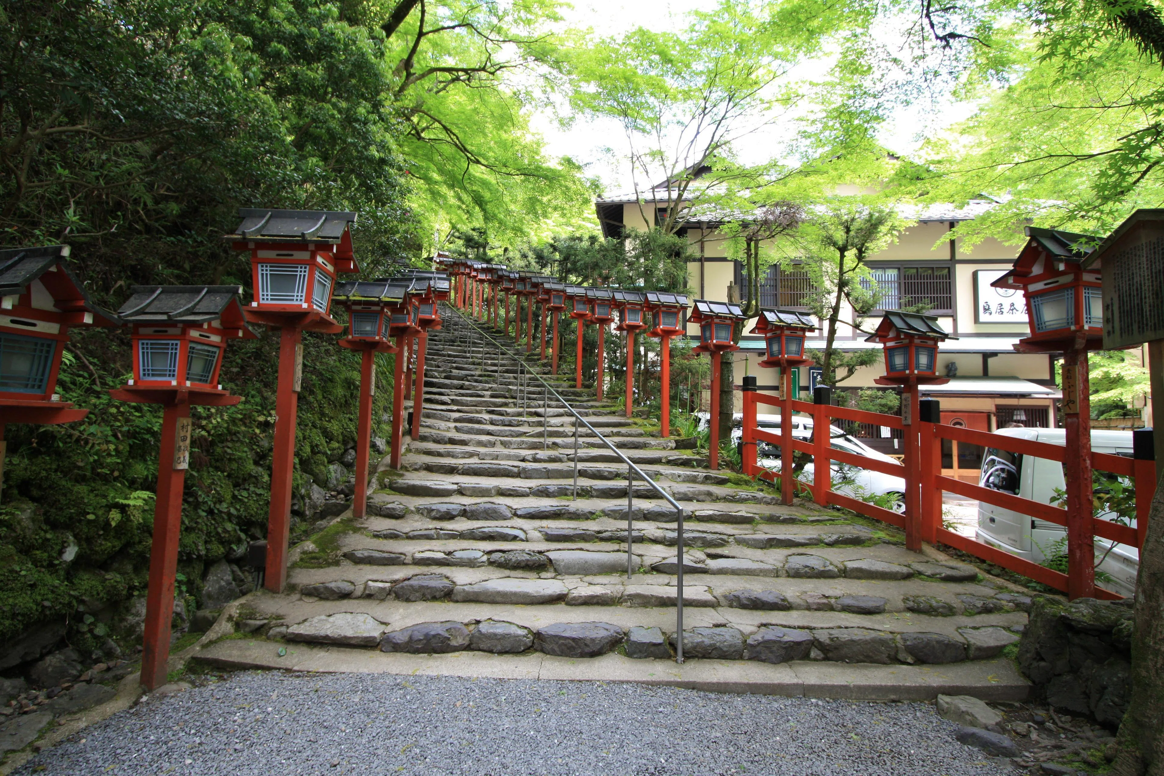 京都の鞍馬石！ズドゴーンとくる！すんごい！エネルギー！ 京都の鞍馬