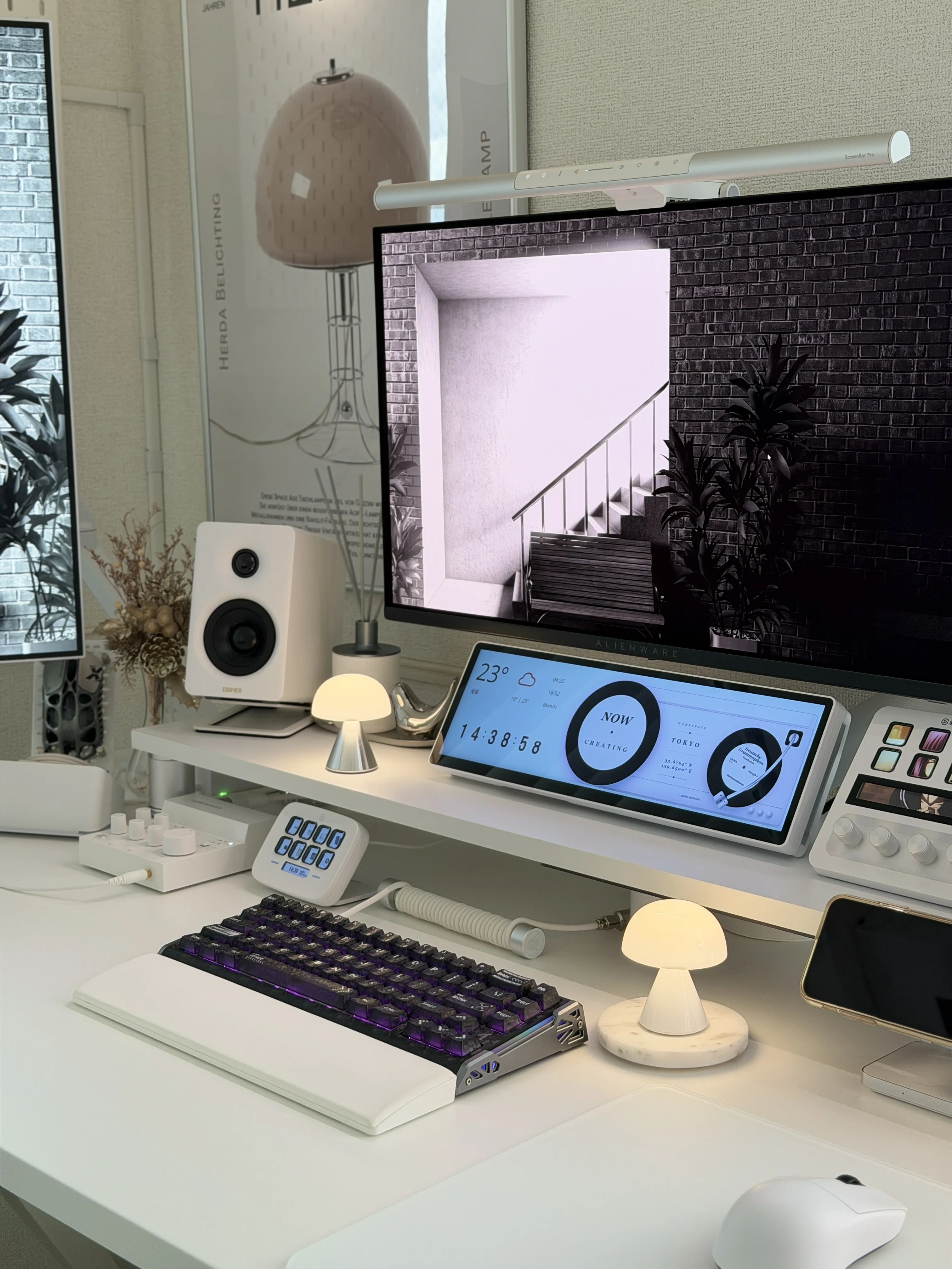 デスク界の“問題児ガジェット”｜気になる点の方が多い… CORSAIR XENEON
