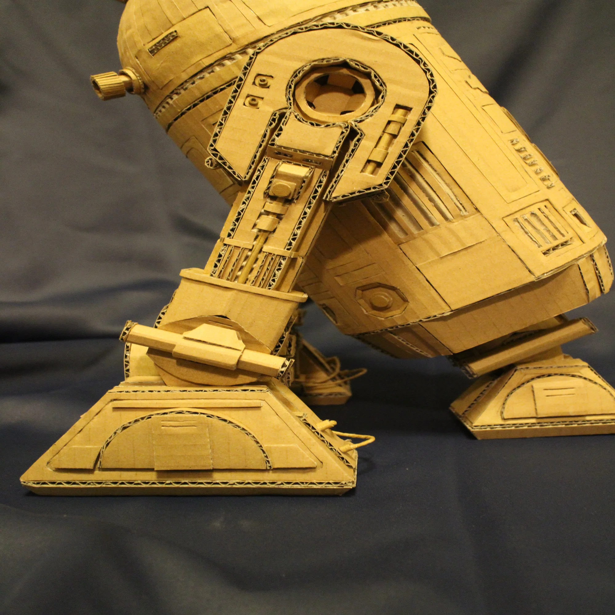 ダンボールで作るR2-D2 / Cardboard R2-D2｜大野萌菜美 / ダンボール女子